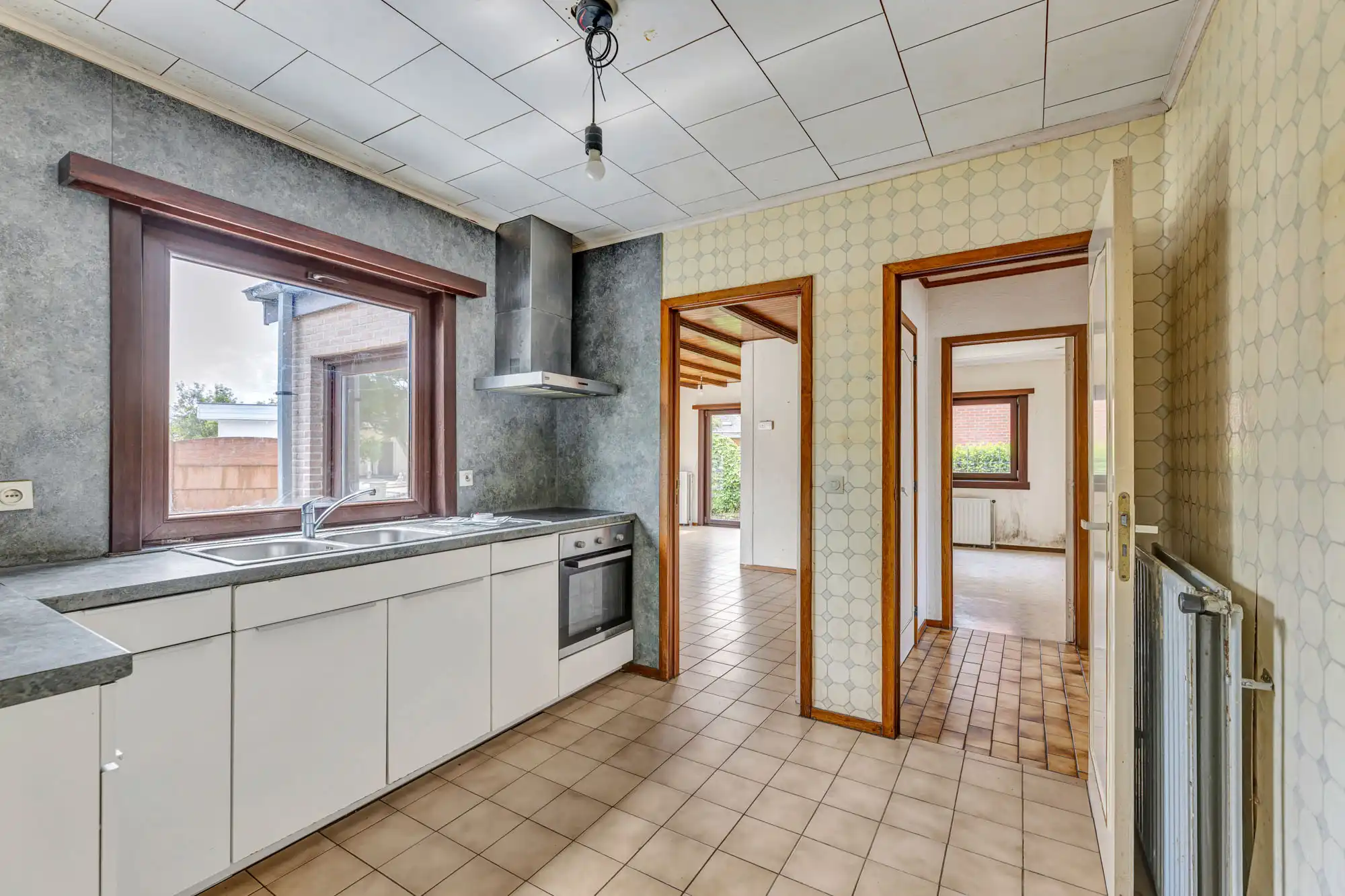 Te renoveren bungalow op een rustige locatie foto 11