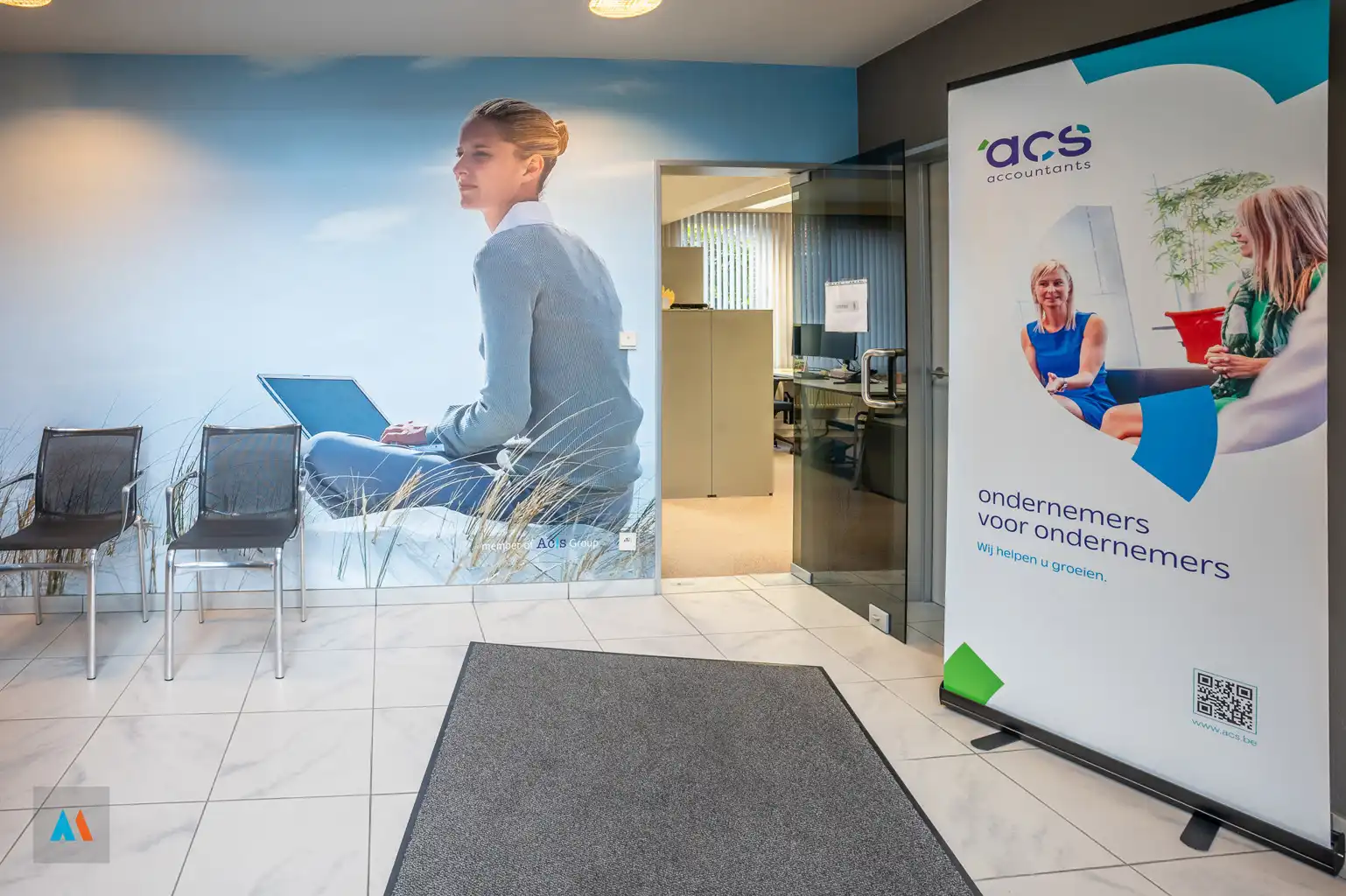 Kantoorgebouw met dakappartement foto 3