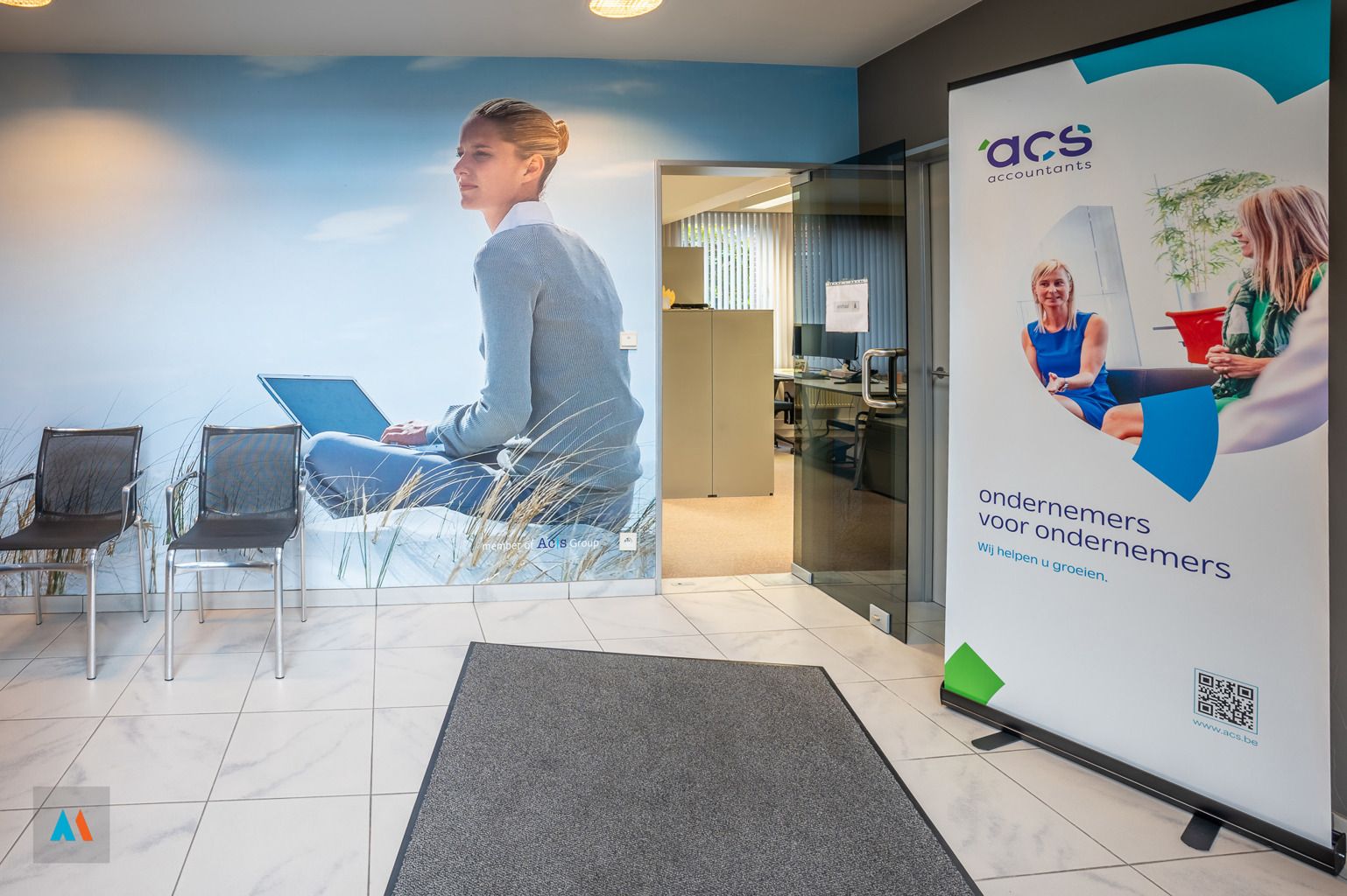 Kantoorgebouw met dakappartement foto 3