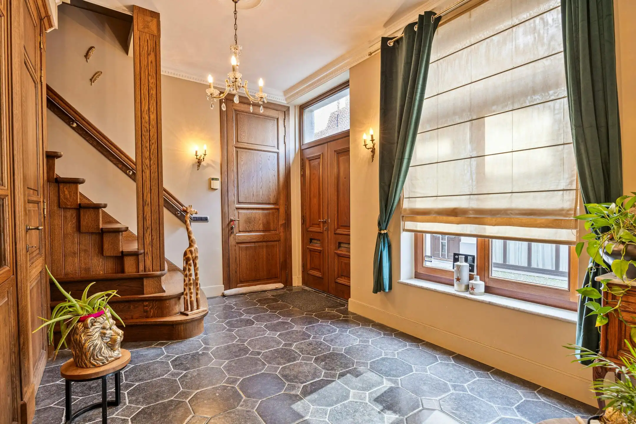 Uniek stadspand met dakterras in centrum Maaseik foto 3