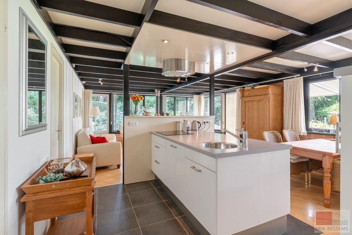 Gelijkvloerse vakantiewoning met een woonoppervlakte van 79 m², gelegen op een royaal perceel van 570 m². foto 7