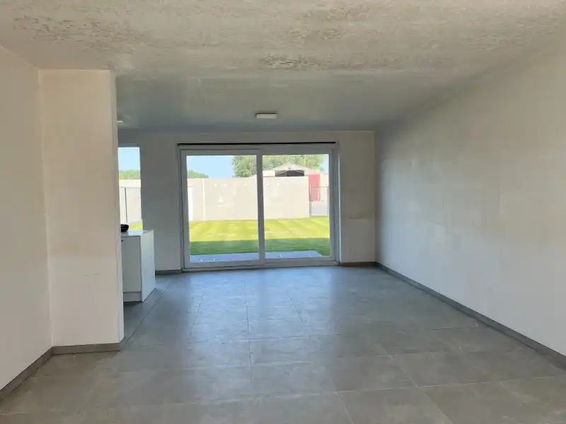 Halfopen woning met 3 slaapkamers en garage foto 8