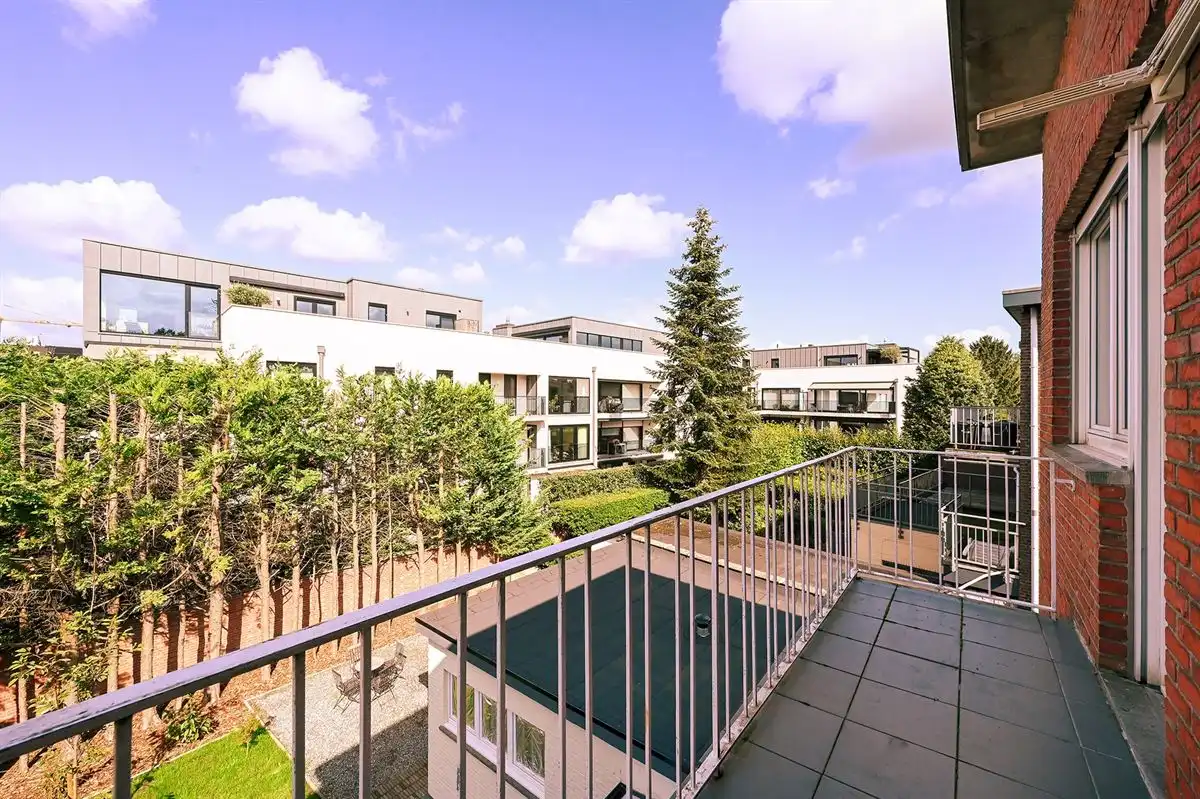 Lichtrijk te renoveren hoekappartement in hartje Brasschaat foto 24