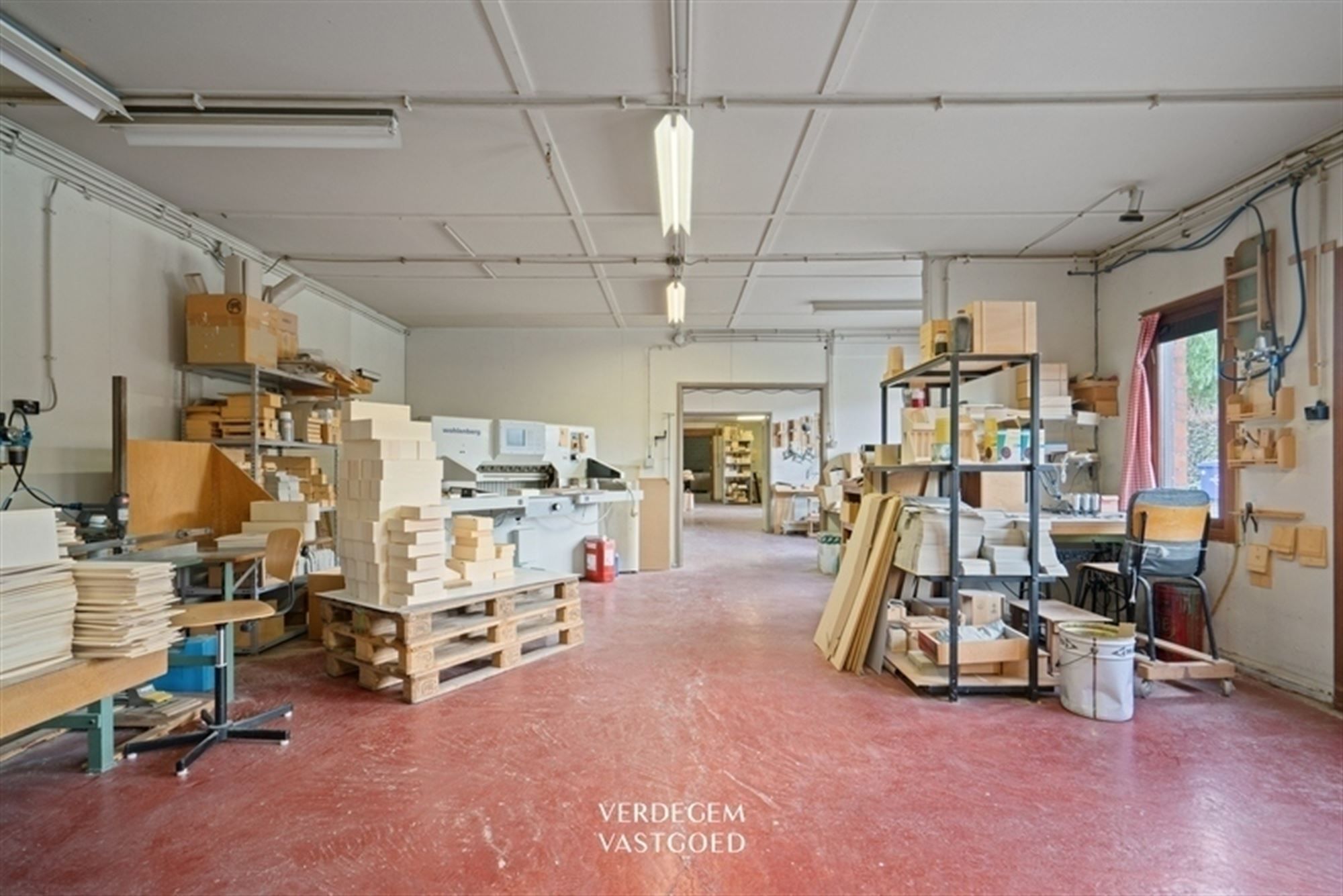 Te renoveren bungalow met magazijn op terrein van 1.826m² foto 18