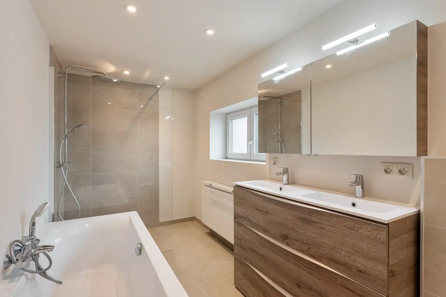 Gerenoveerde driegevelwoning met 3 slaapkamers, een tuin en een autostaanplaats te Wilsele! foto 16