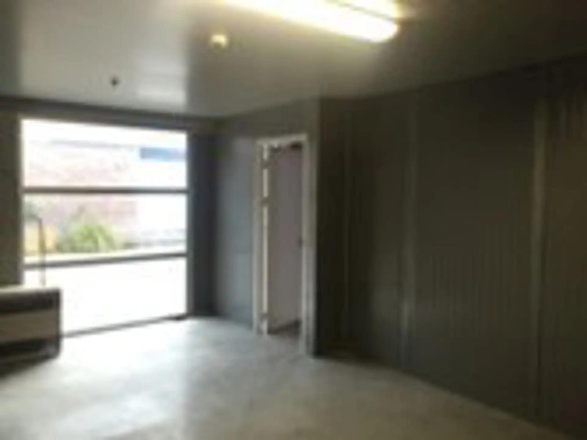 Magazijn met kantoor Unit 9 - 242m² te huur foto 3