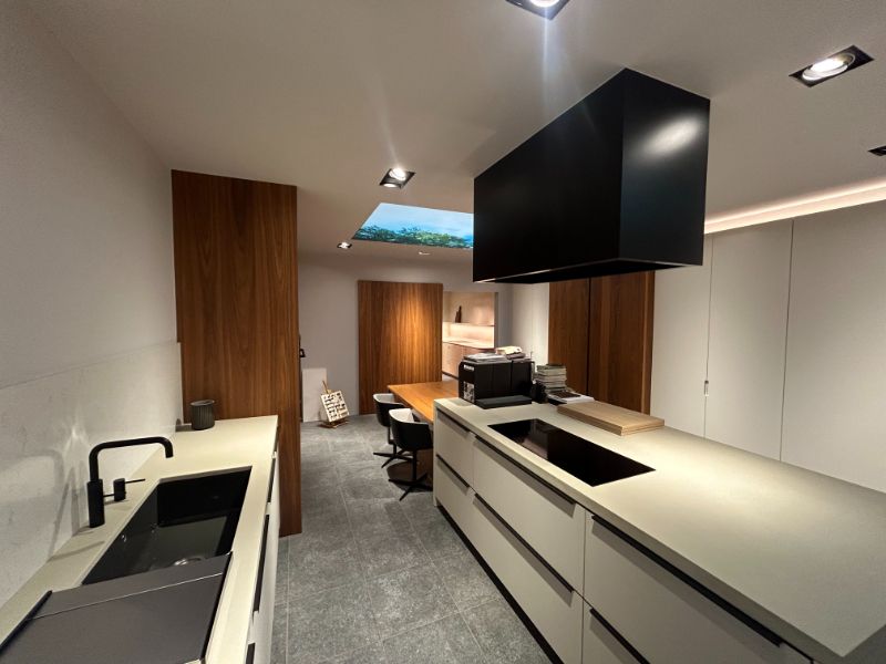 Ruime handelsruimte/toonzaal (338 m²) met 6 privéparkings – toplocatie! foto 5