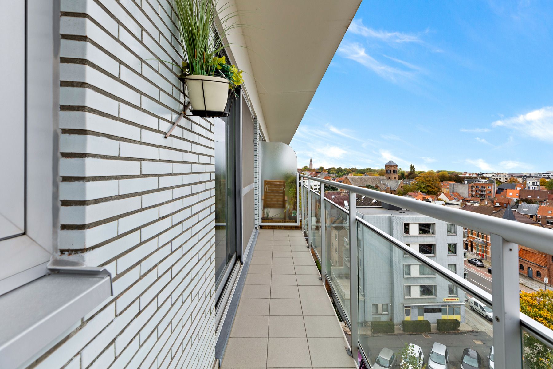 Ruim 2 slpk. zicht-appartement met garagebox foto 14