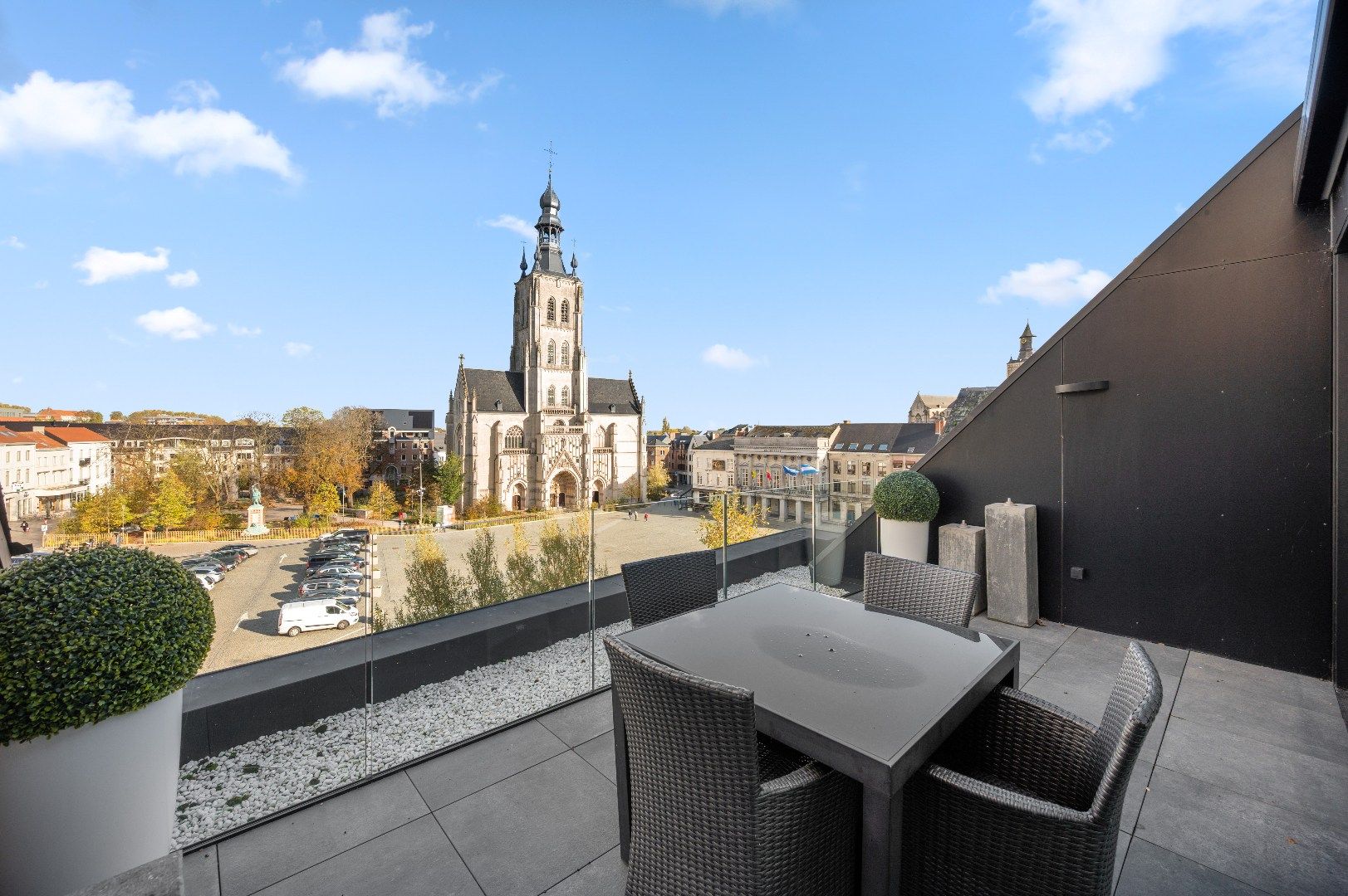 Instapklare, moderne penthouse op de Grote Markt in Tienen foto 29
