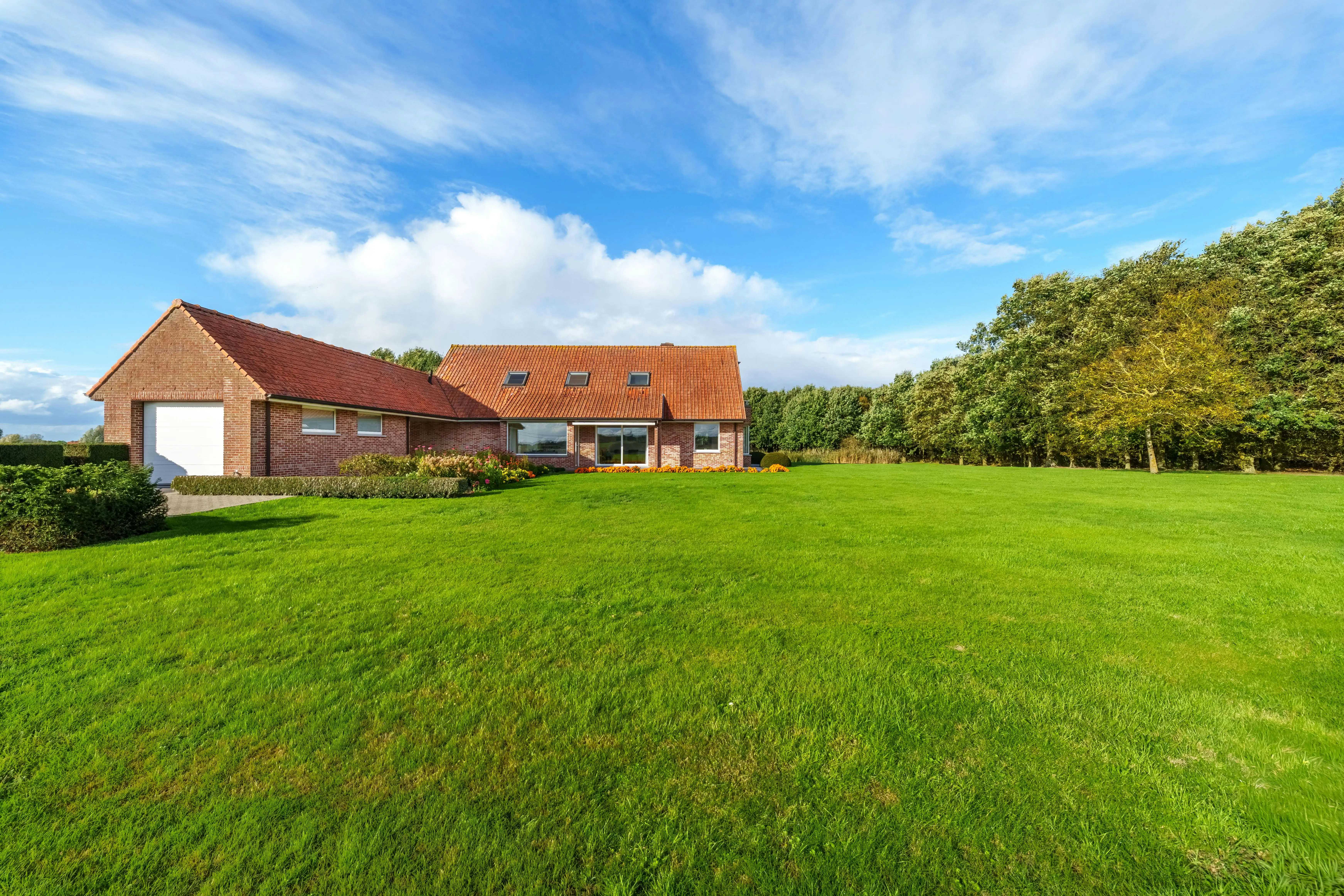 Unieke villa op 2,1 ha met 360°-uitzicht en eigen bos foto 9