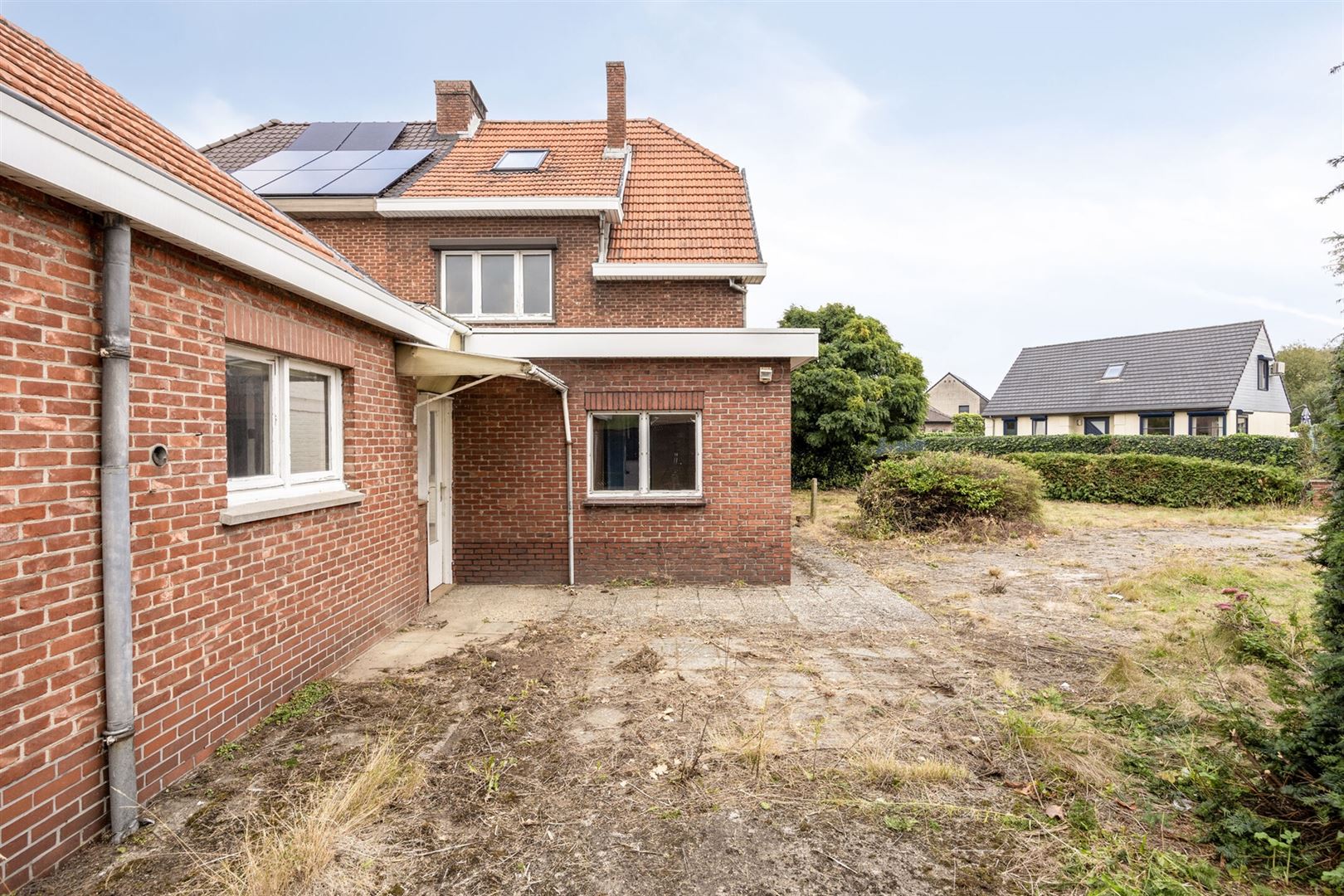TE KOOP: Te renoveren woning met centrale ligging te Paal!  foto 18