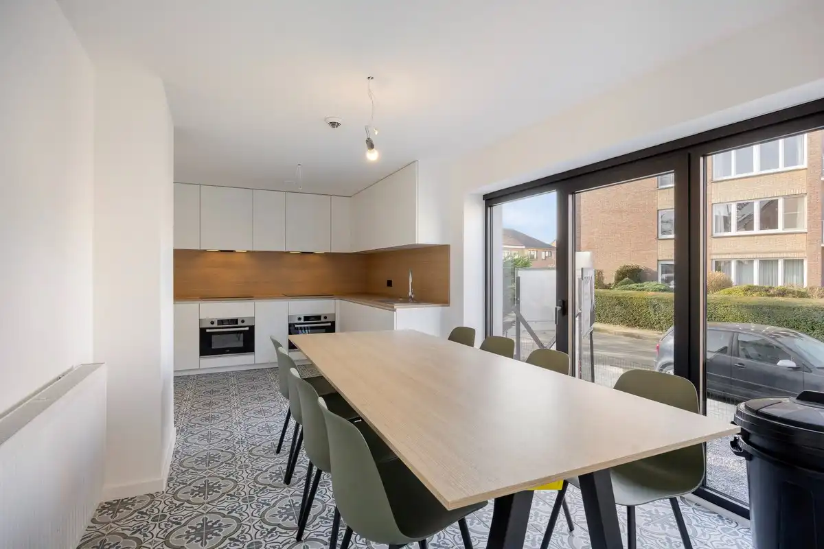 Volledig gerenoveerd en gemeubelde studentenkamer met privé badkamer en tuin - EPC A!  foto 6