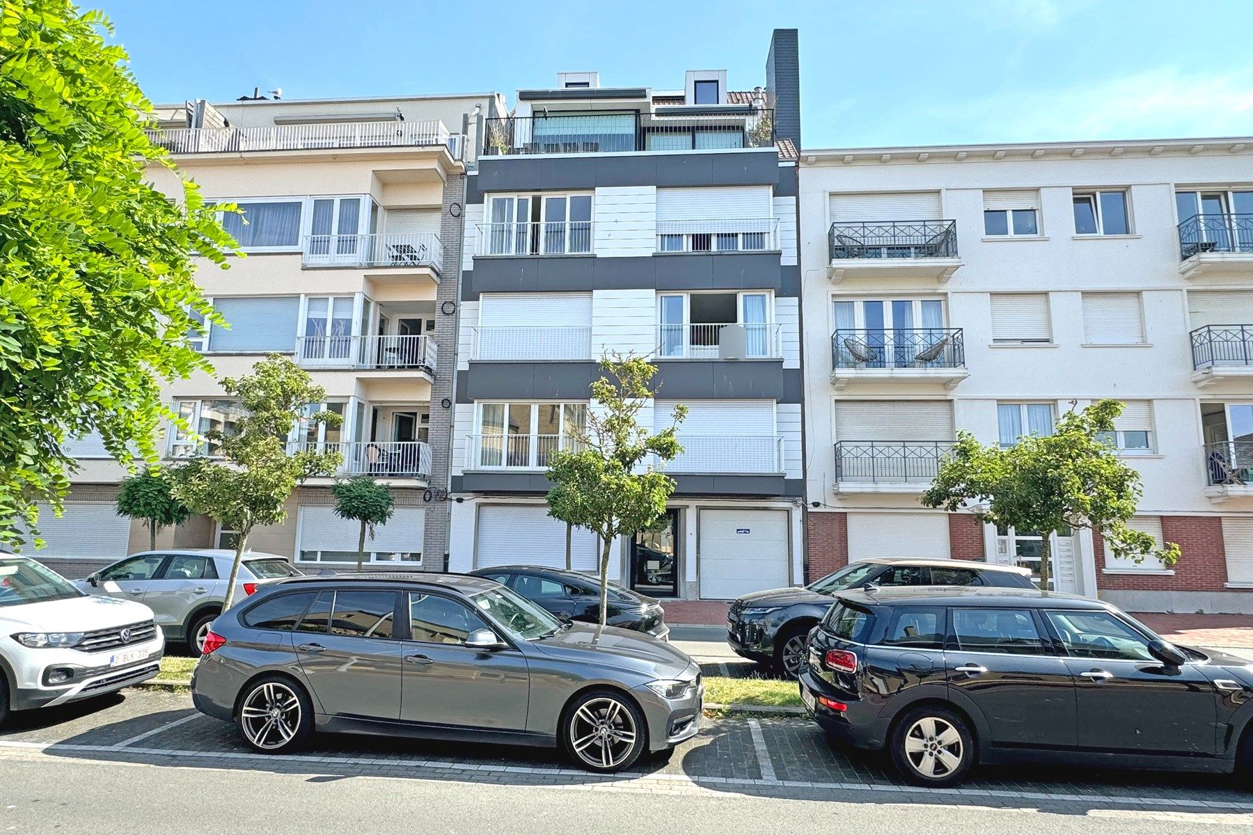  Luxueus afgewerkt zuid-west gericht appartement gelegen op een topligging met open zicht vlakbij de Dumortierlaan te Knokke. foto 3