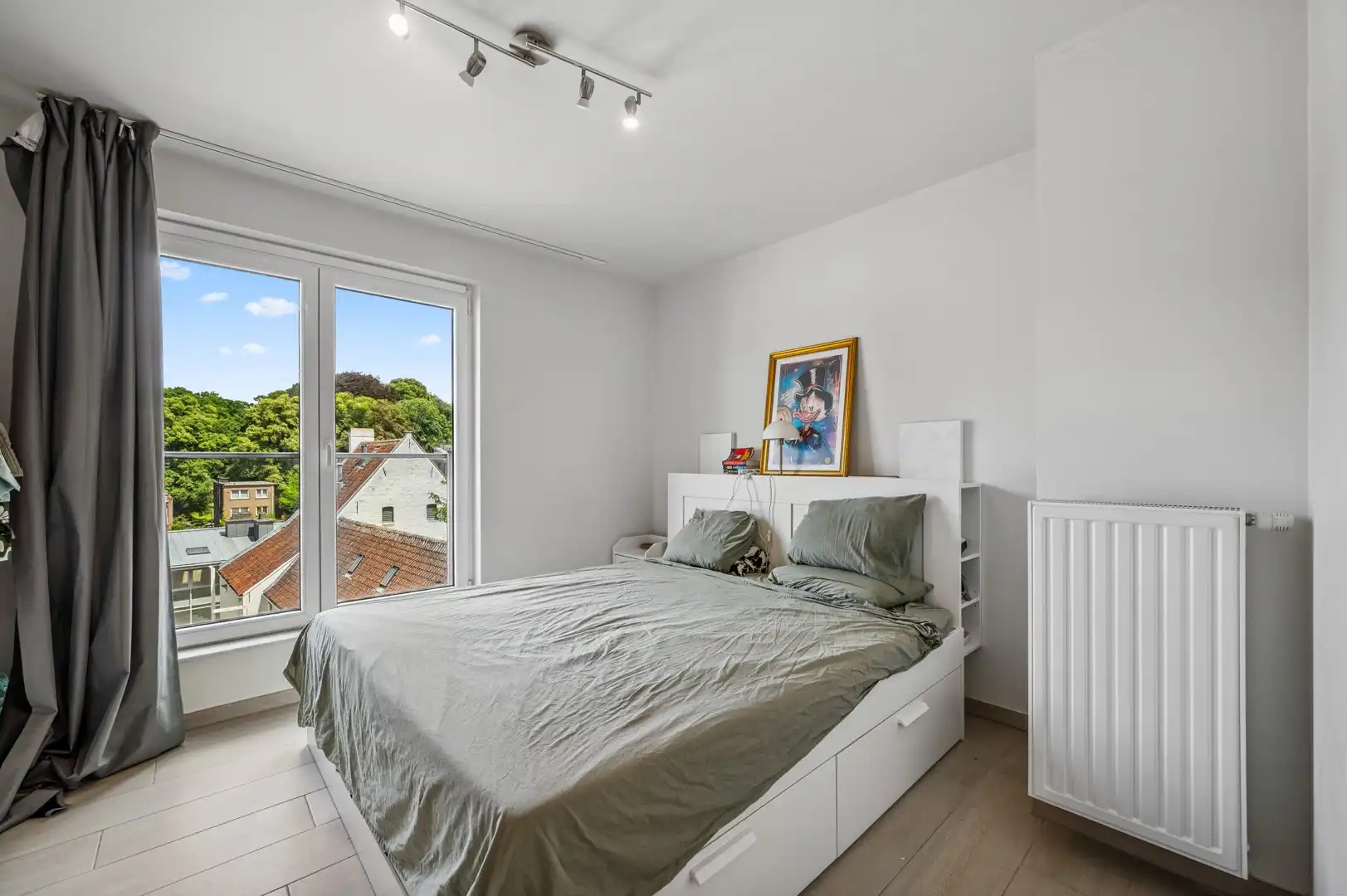 Modern 1-slaapkamerappartement met terras foto 12