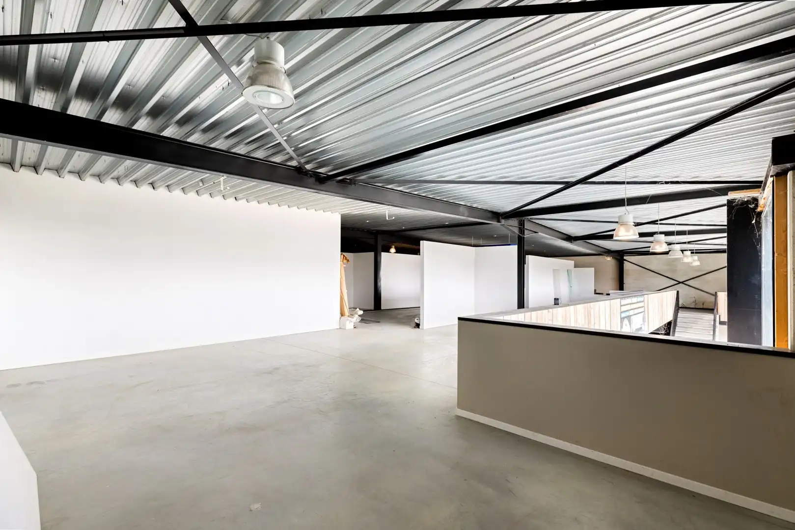 Polyvalent bedrijfsgebouw met woonst op strategische locatie te koop foto 7