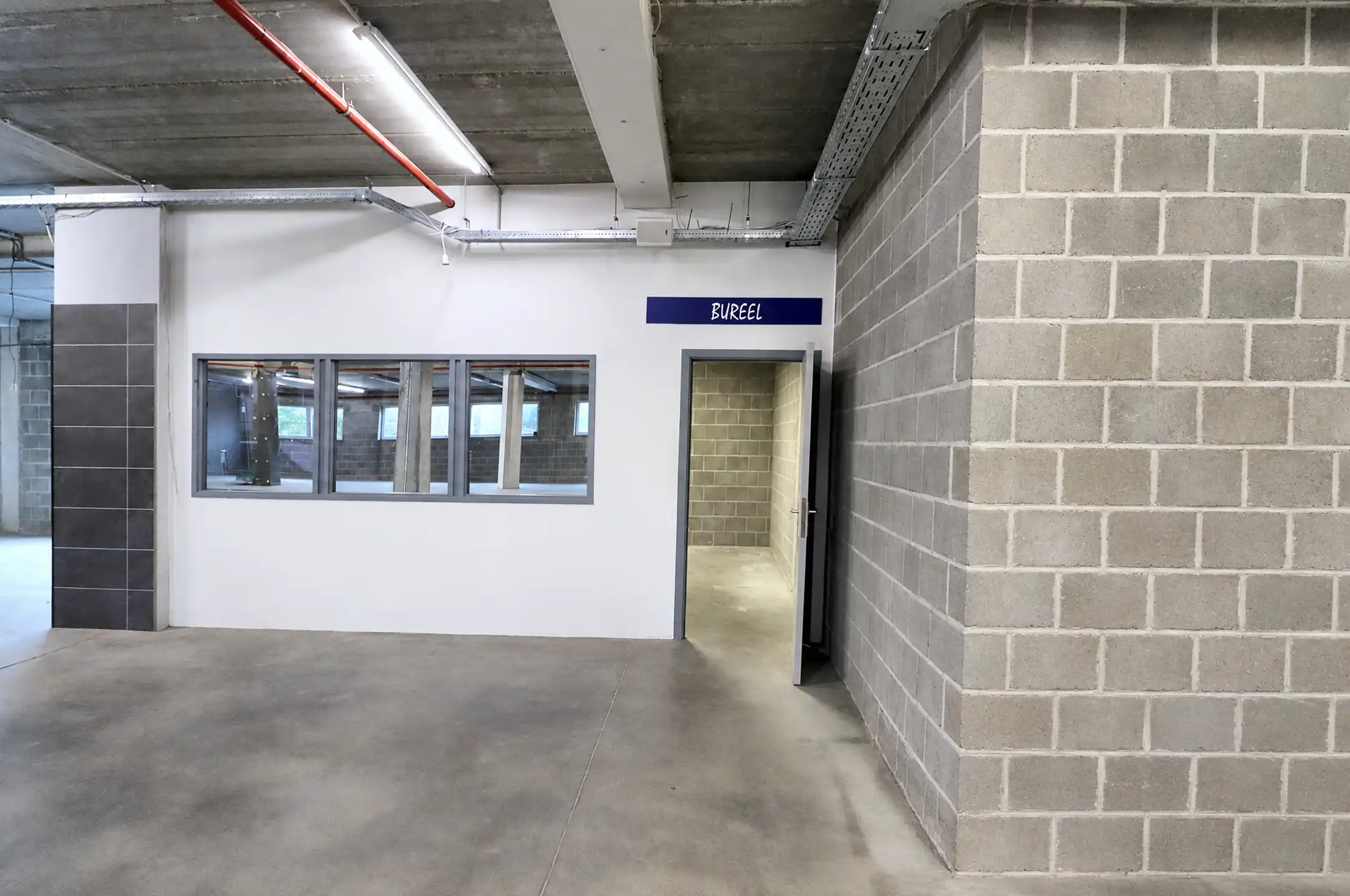 Handelspand 1.830 m² aan invalsweg Puurs foto 4