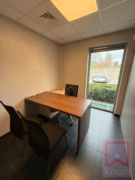 Stijlvol kantoor/handelspand op toplocatie centrum Geel met parking! foto 10