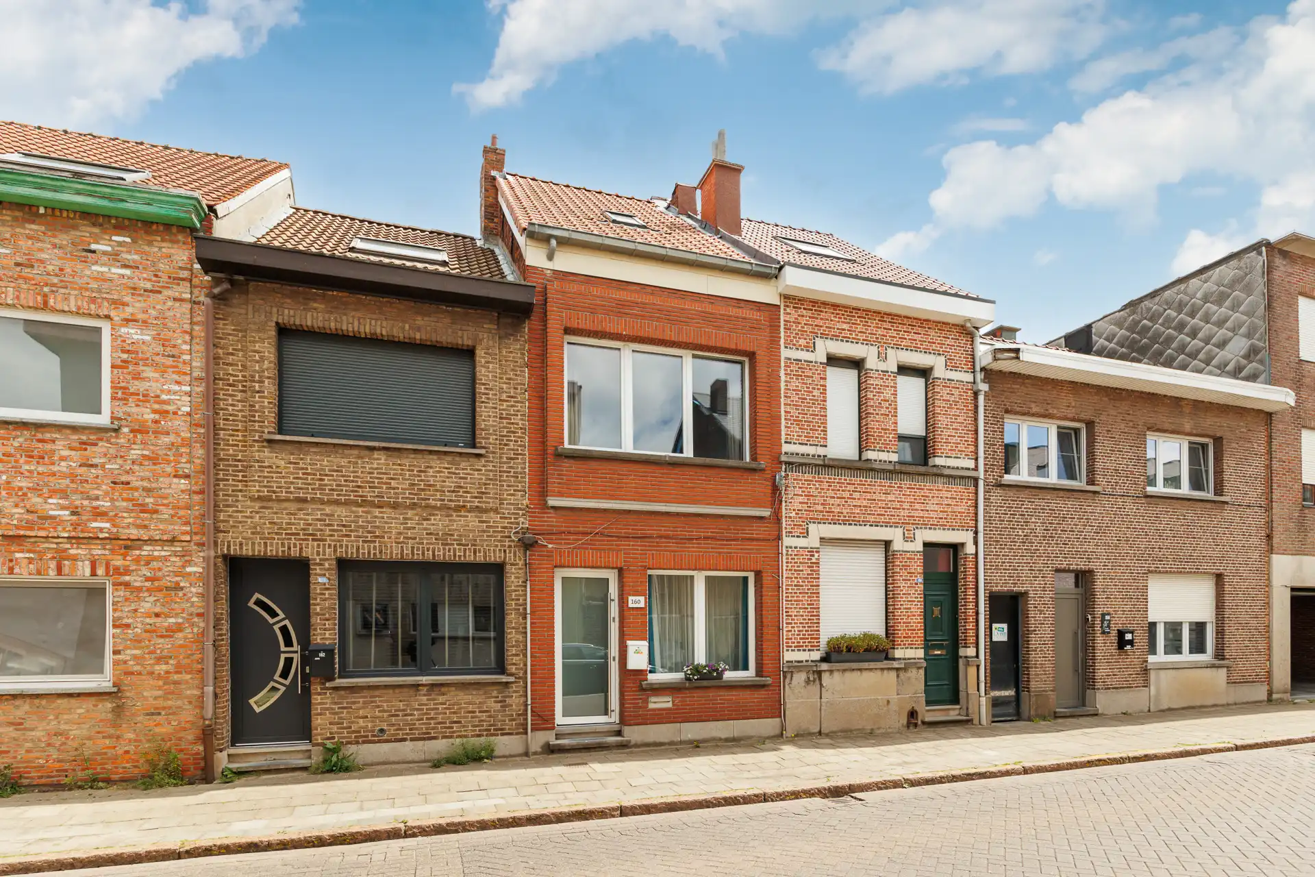 Instapklare gezinswoning met 3 slaapkamers en tuin! foto 2