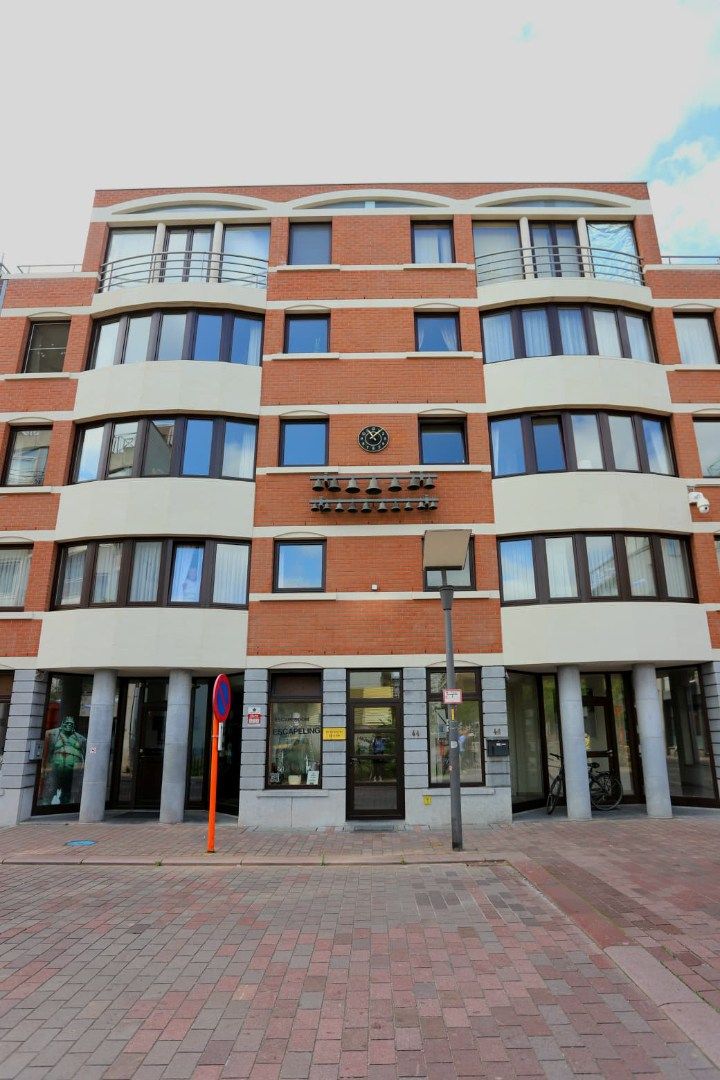 Appartement met 3 slaapkamers & lichtrijke woonkamer in centrum Genk foto 2