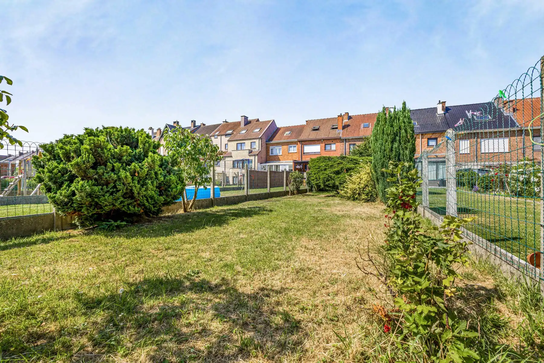Goed gelegen woning met 4 slaapkamers en garage foto 3