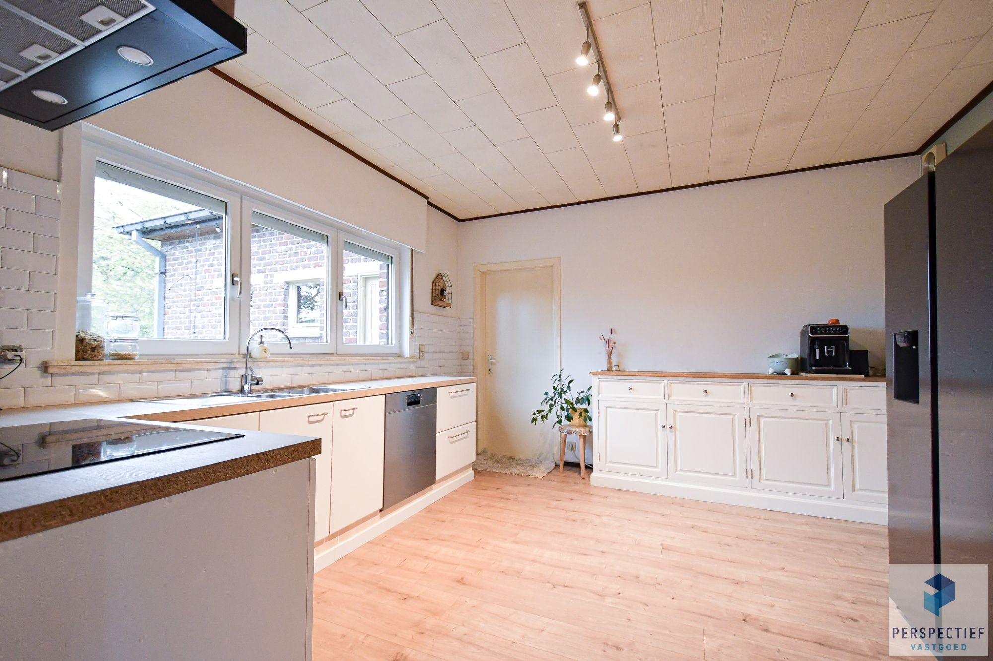 BEZOEKMOMENT WOENSDAG 3/12 VAN 15U30 TOT 17U | Landelijke woning met een magazijn, schuur en weide op 10 224m² foto 8