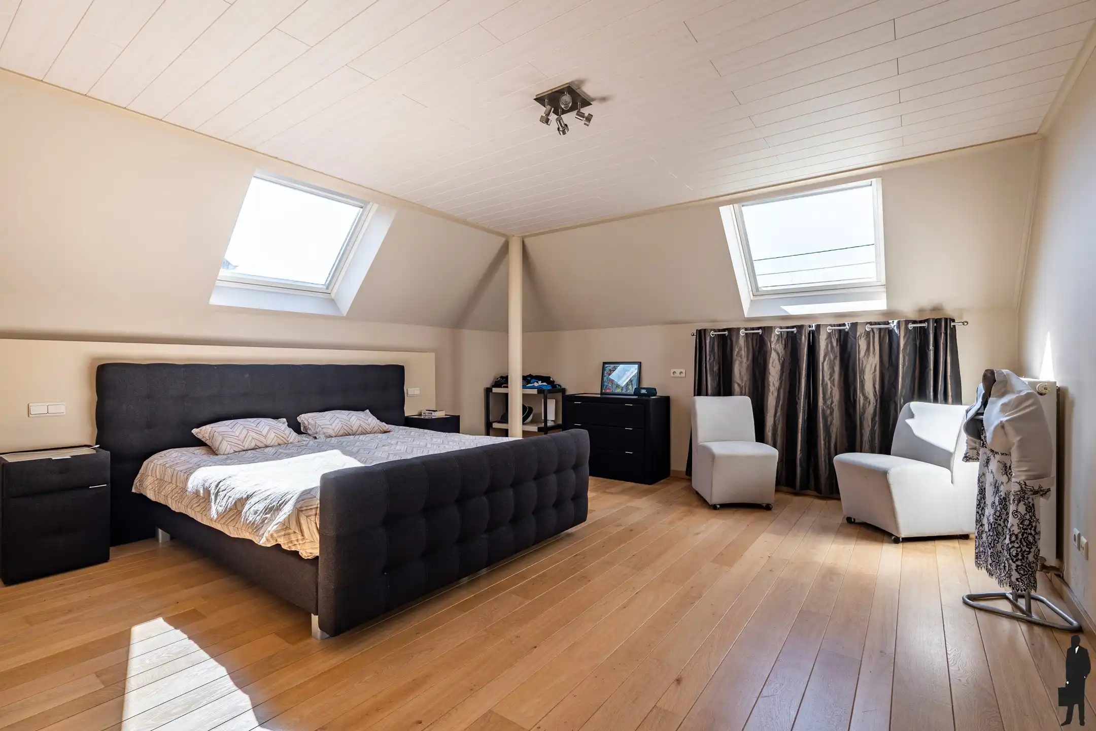 Unieke, ruime architectenvilla met riante kelder en werkbox foto 14