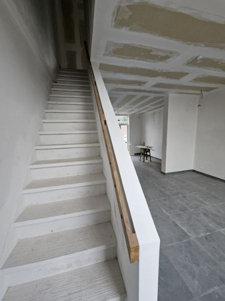 Gerenoveerde woning met garage foto 8