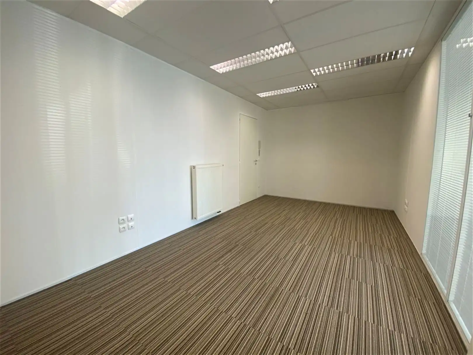 Budgetvriendelijk instapklaar kantoor op gunstige locatie foto 4