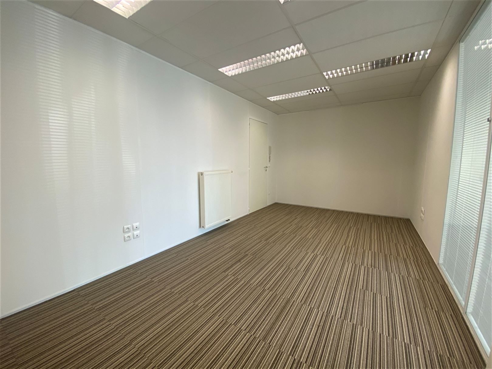 Budgetvriendelijk instapklaar kantoor op gunstige locatie foto 4