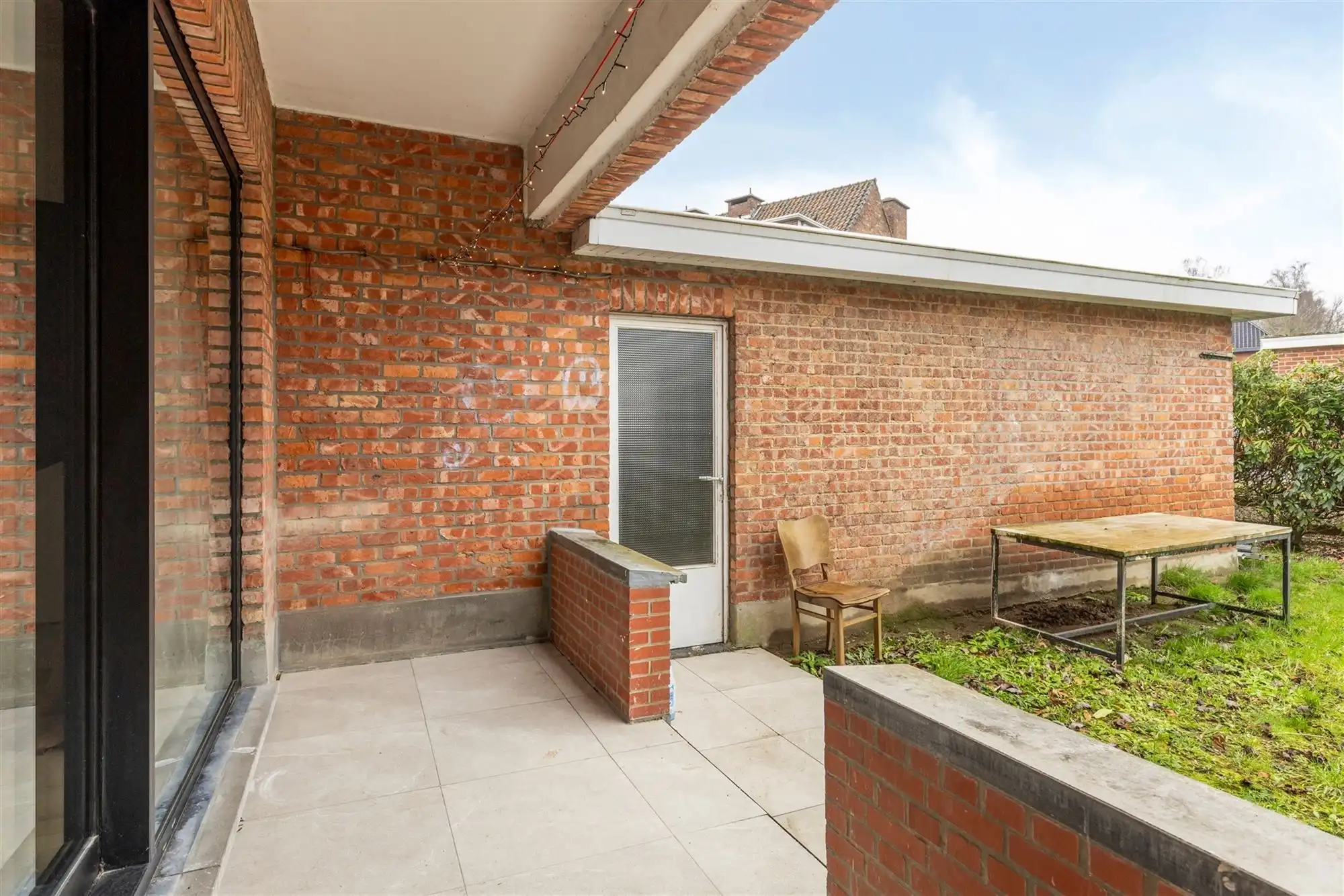 Karaktervolle halfopen bebouwing in rustige woonwijk foto 9