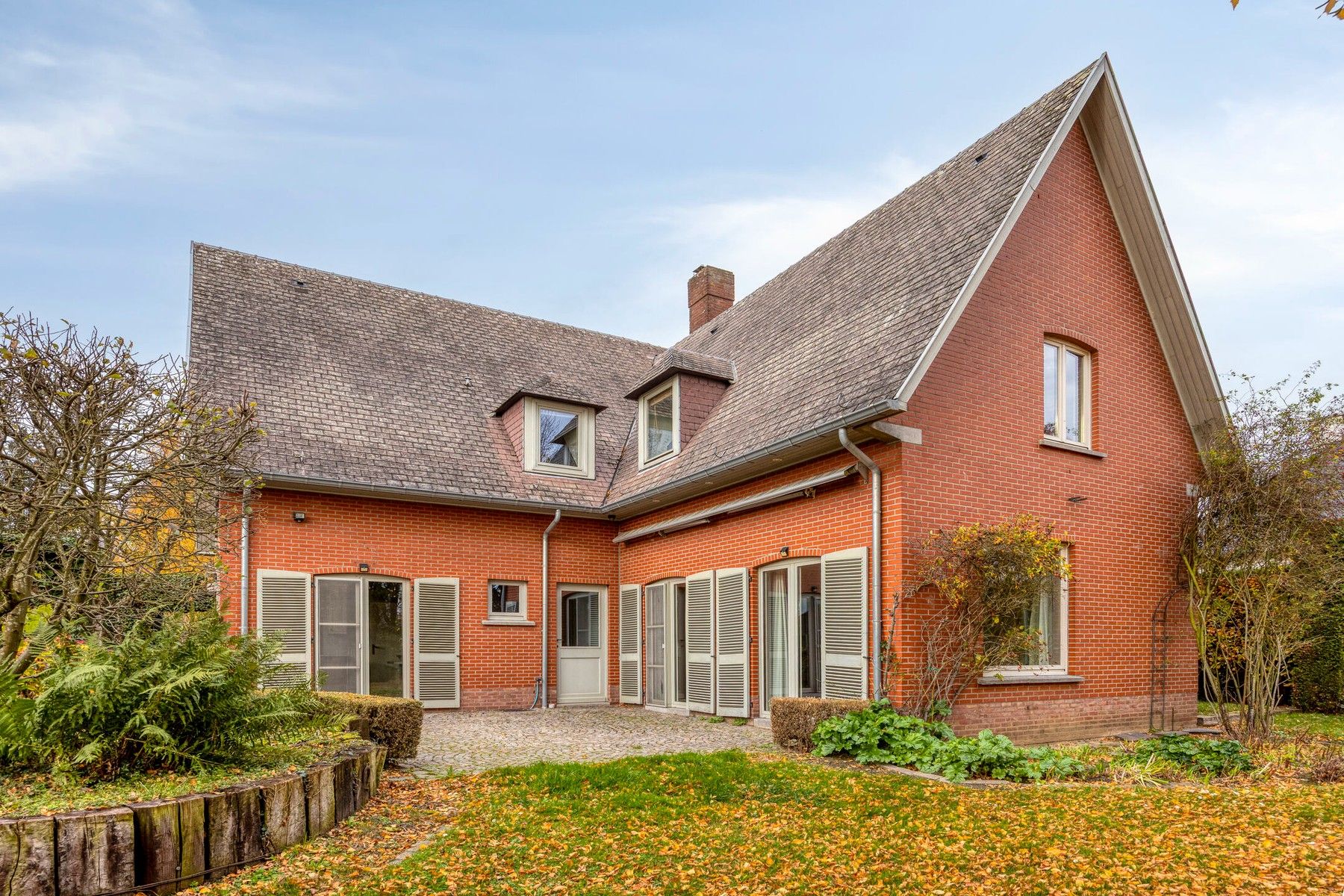 Gezinswoning met 6 slaapkamers op een perceel van 12a foto 23