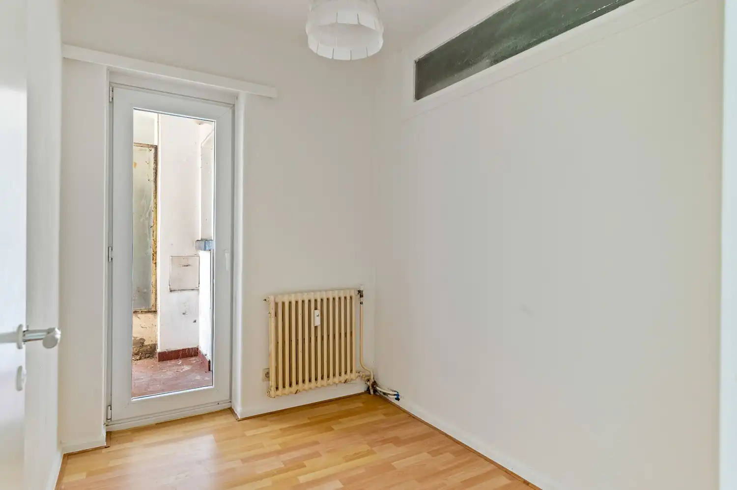 Licht op te frissen appartement met ruime living van 40 m² en nieuwe keuken foto 9