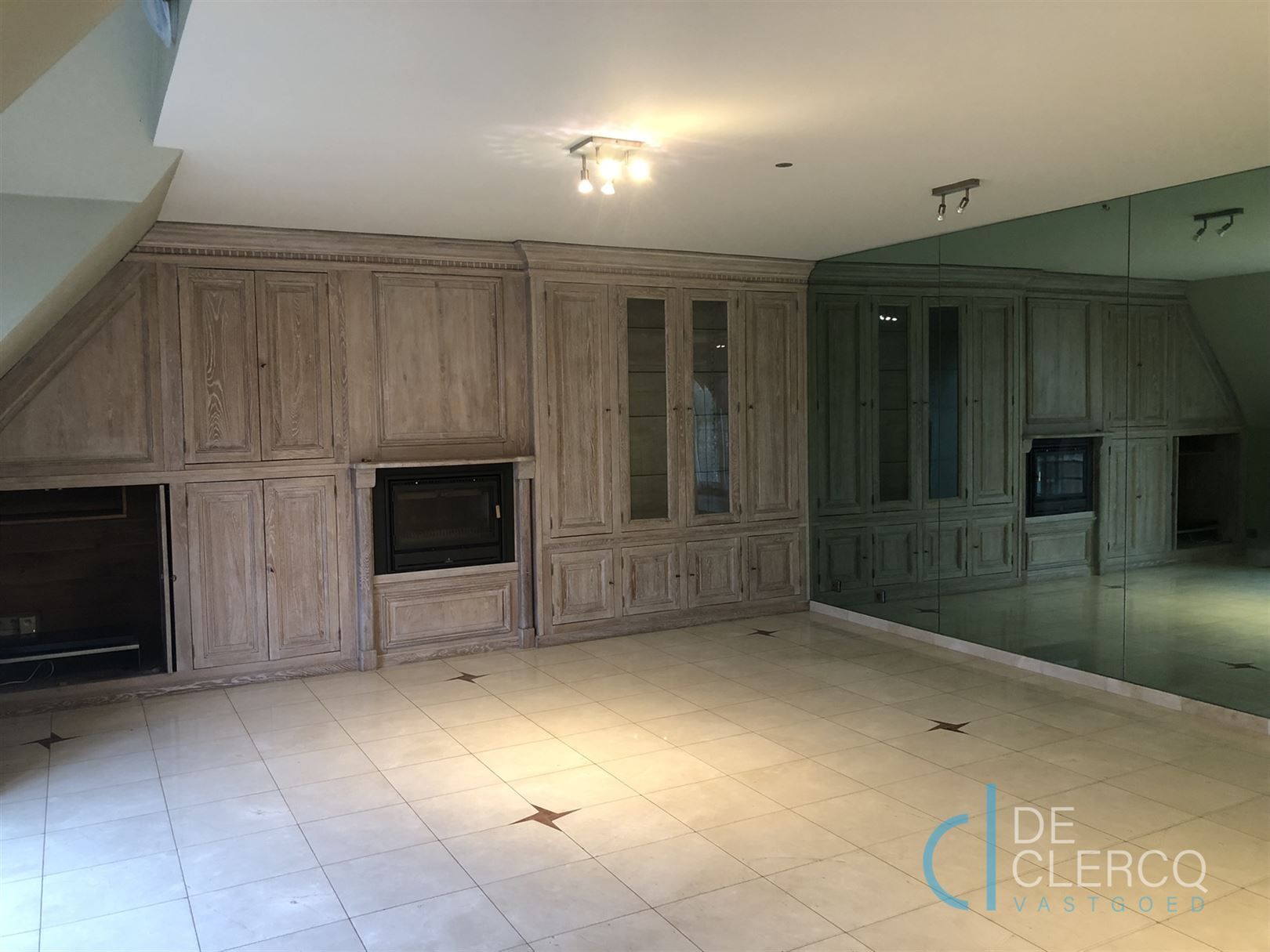 Ruim appartement met garage TE HUUR in het centrum van Lochristi! foto 3