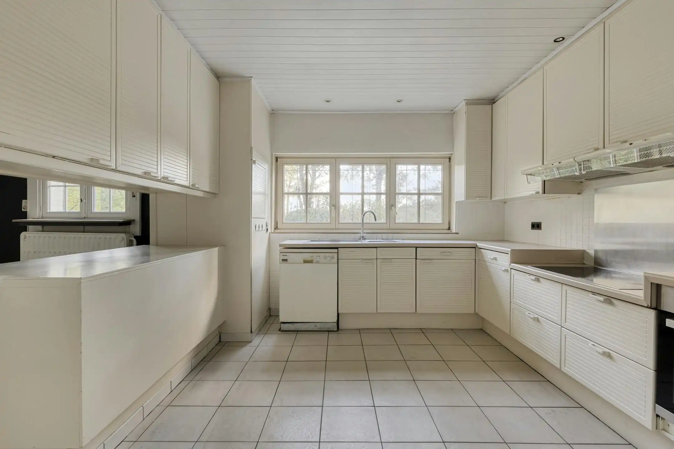 Charmant huis te koop in Putte-Kapellen met grote tuin foto 9