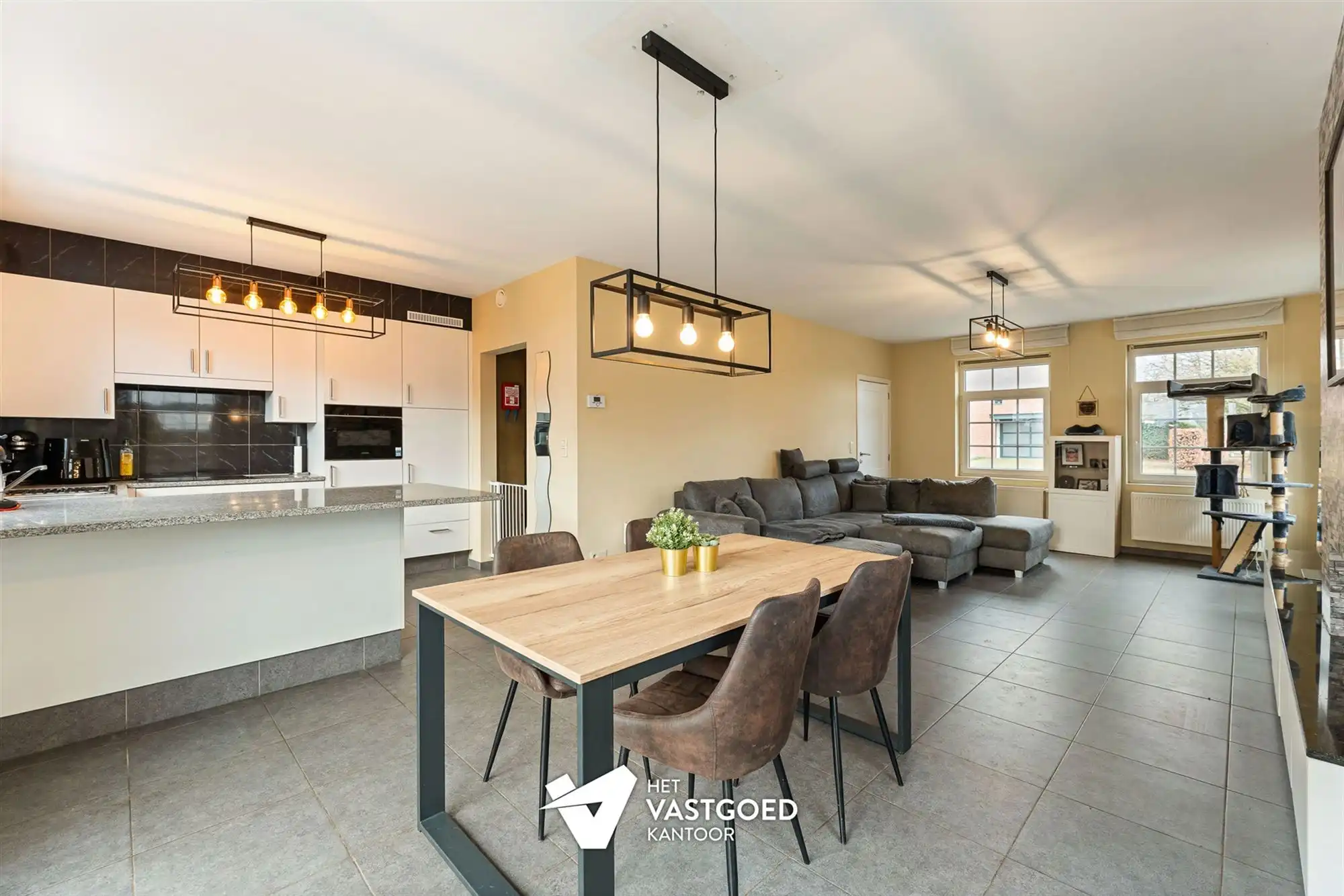 INSTAPKLARE WONING MET 4 SLAAPKAMERS RUSTIG GELEGEN TE LEOPOLDSBURG foto 13