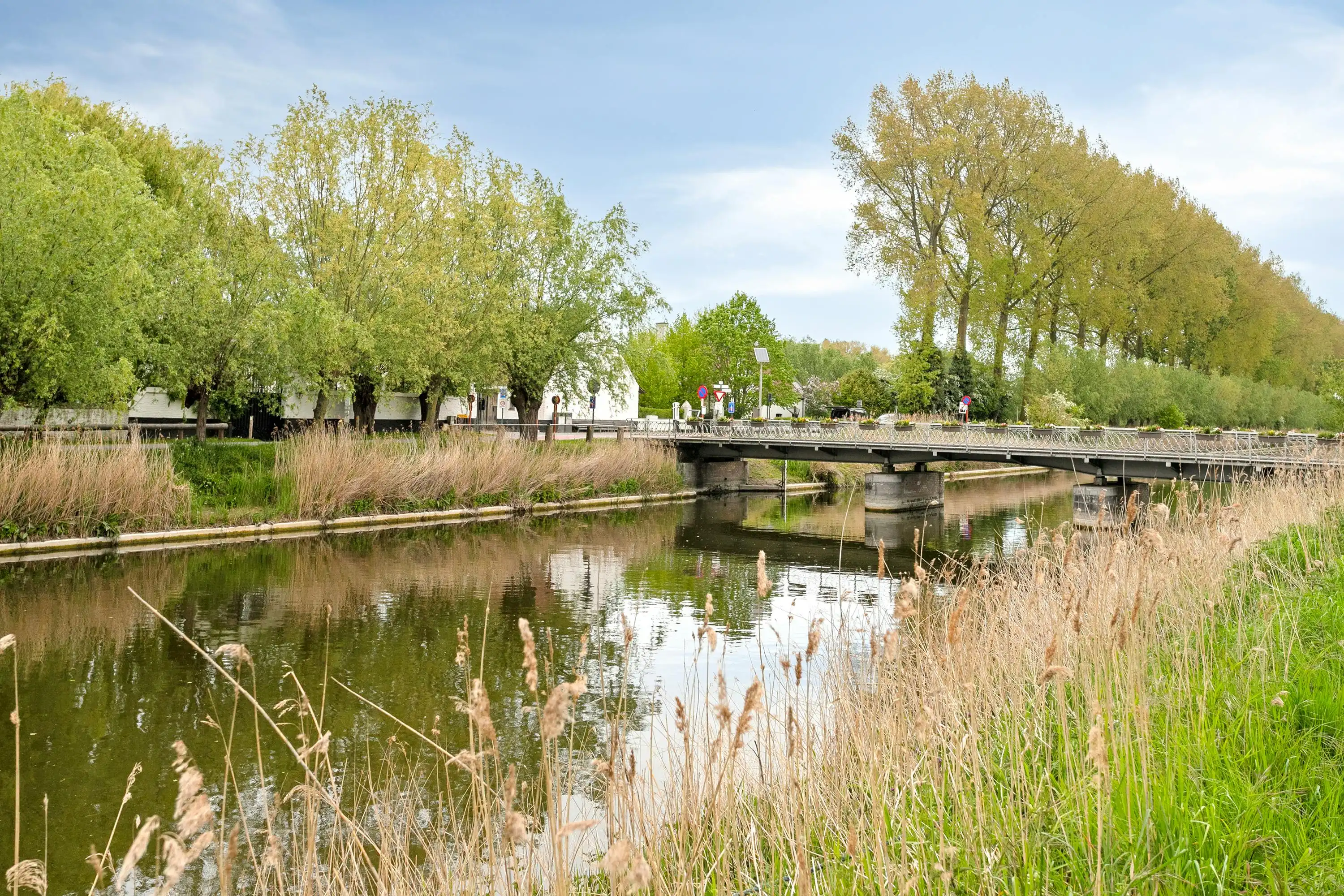 Gelijkvloers appartement + terras langs Damse Vaart te Damme foto 13