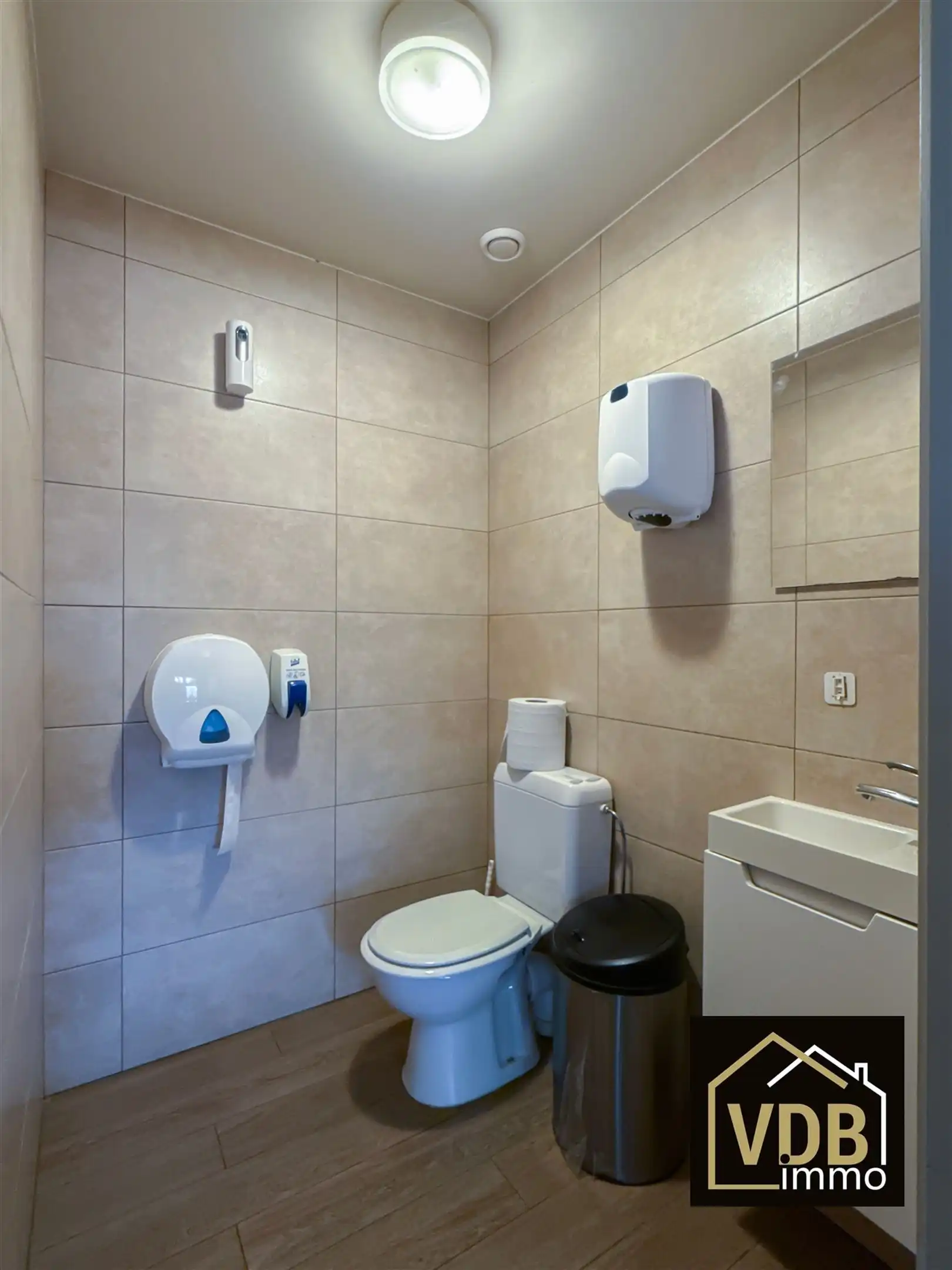 HANDELSHUIS MET WOONST foto 17