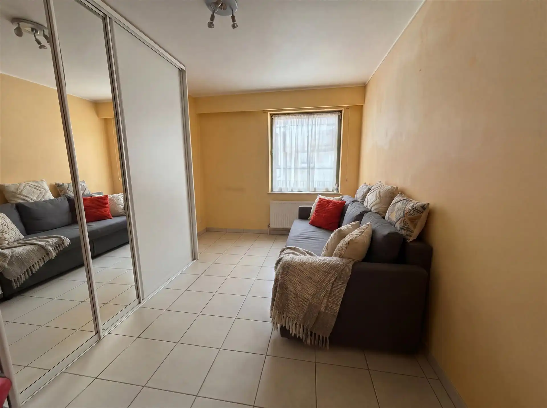 Ruim appartement met twee slaapkamers en terras in centrum Aalst foto 6