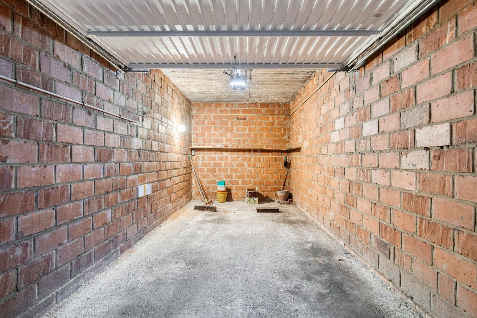 Ruim appartement met 2 slaapkamers, kelder en garage foto 14