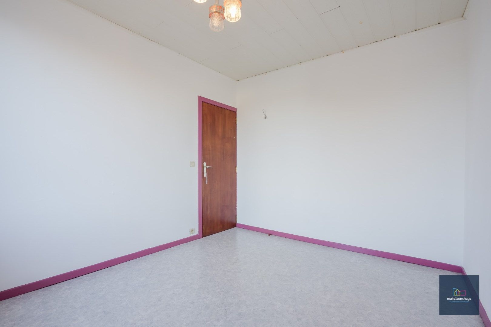 Te renoveren woning met aangename buitenruimte foto 10