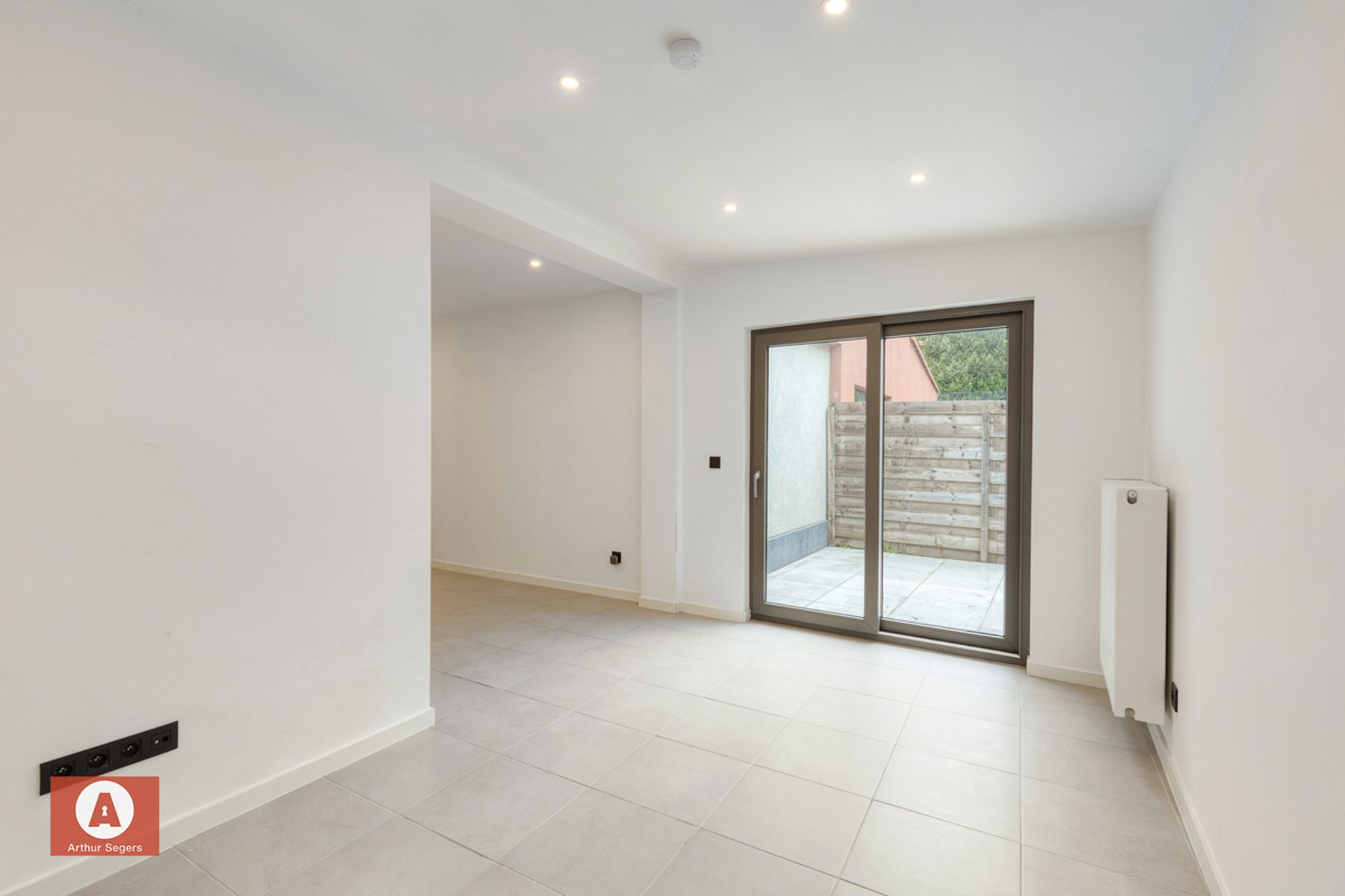 Energiezuinige & hedendaagse starters-woning met terras. foto 13