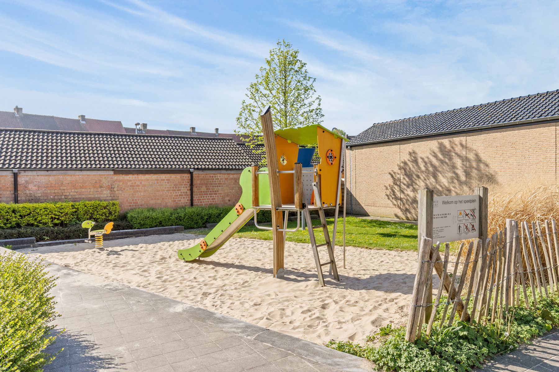 Instapklare gezinswoning met tuin en 4 slpks foto 25