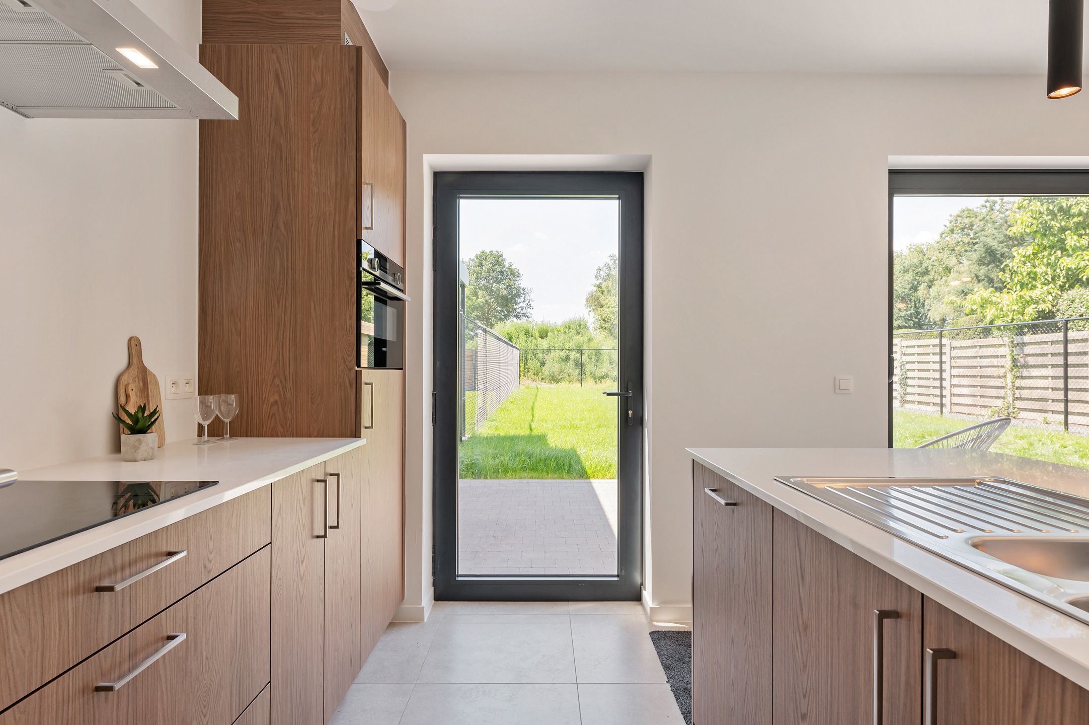 Woningen met 3 slpk, parking, bijgebouw en west tuin foto 11