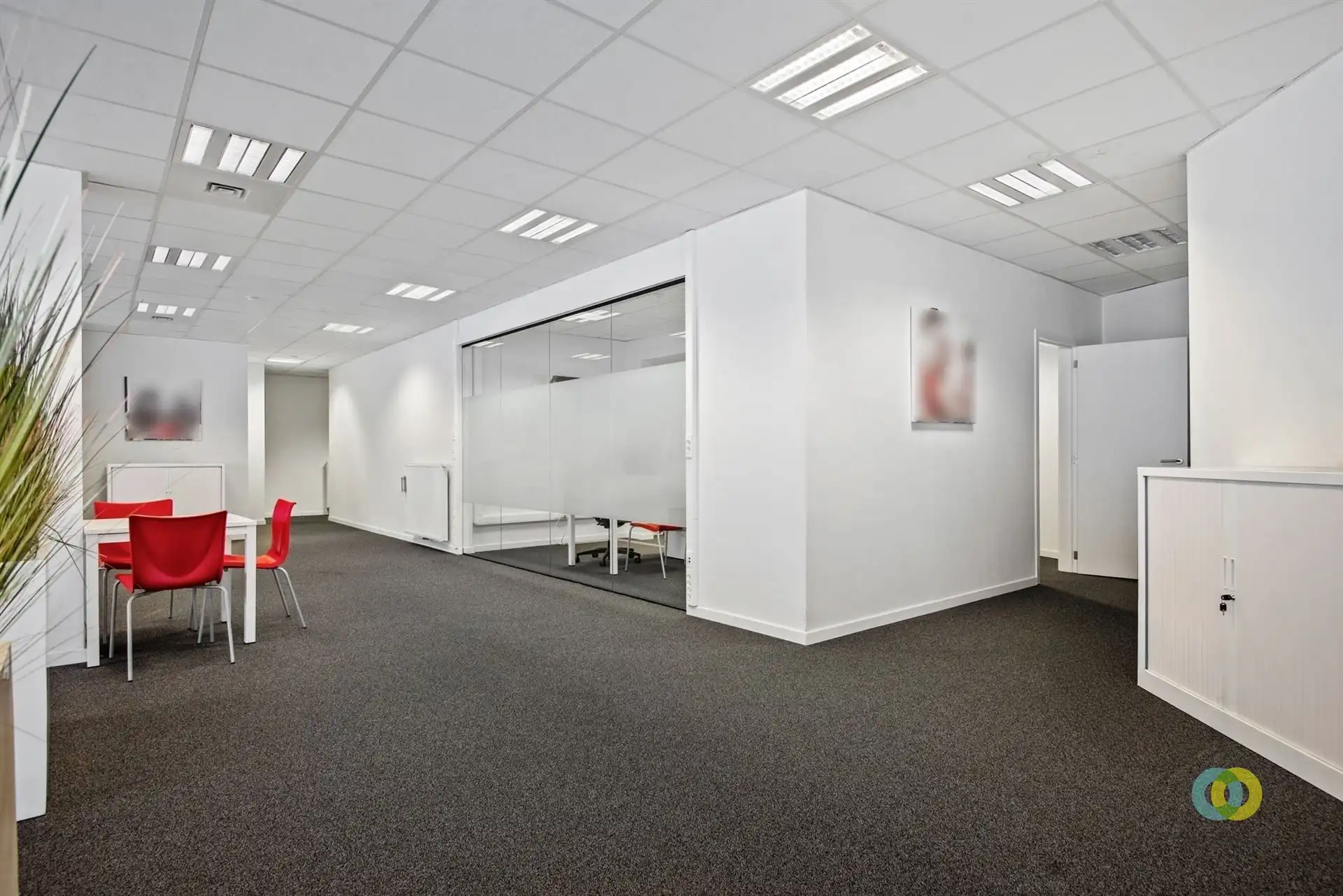 Instapklaar kantoor of commercieel gelijkvloers op uistekende locatie foto 10