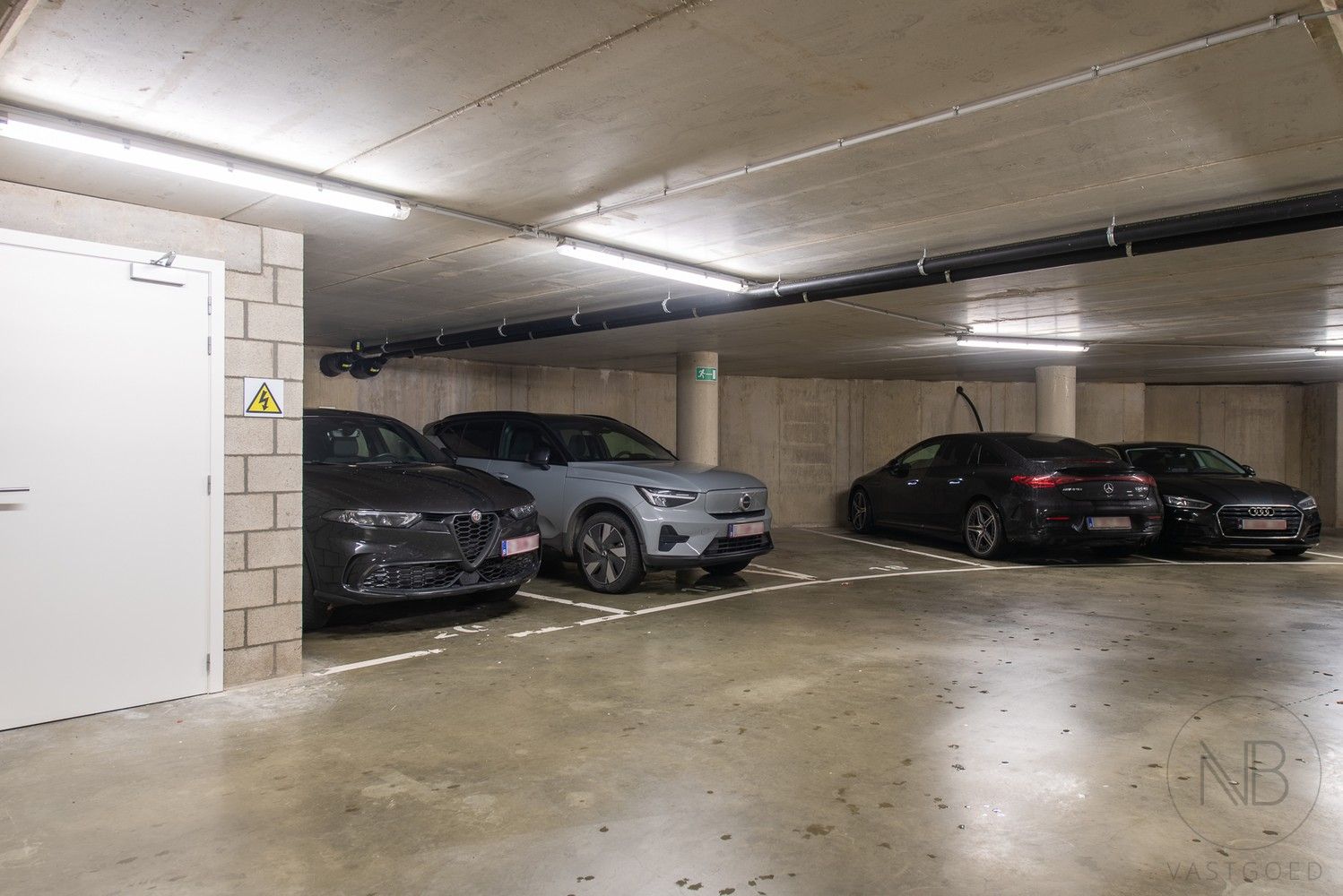 Volledig ingerichte en verhuurde kantoorverdieping in het zakelijke centrum van Genk (Botta-gebouw) foto 38