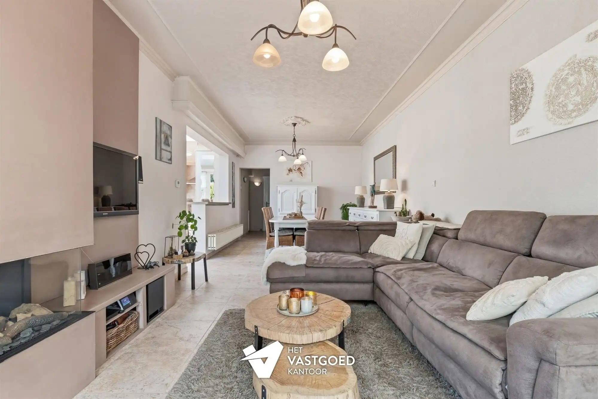 INSTAPKLAAR GELIJKVLOERS APPARTEMENT MET TERRAS, TUIN EN GARAGE foto 4