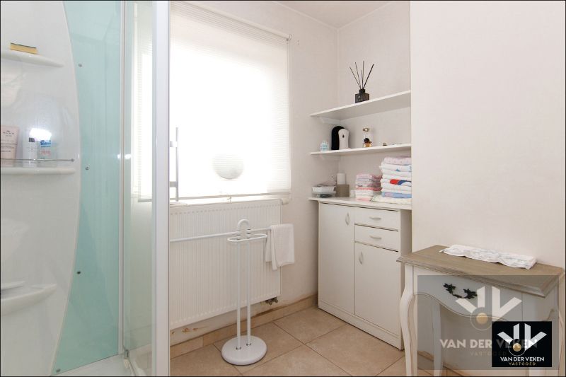 Instapklare en energiezuinige woning met veel licht en ruimte in rustige straat, ideaal voor gezinnen of kangoeroewonen! foto 15