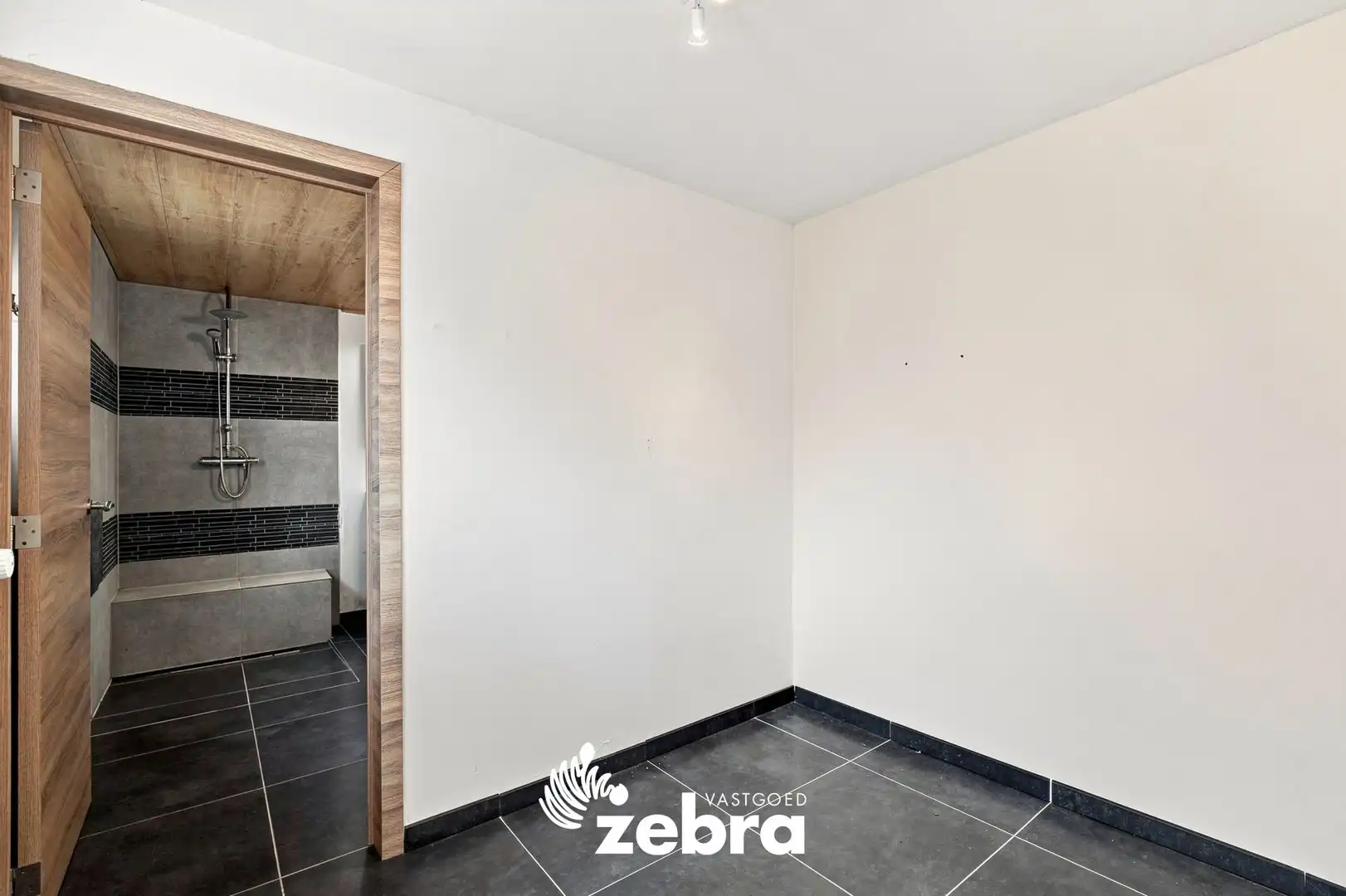 Kloeke hoekwoning met veel potentieel in Roeselare! foto 7