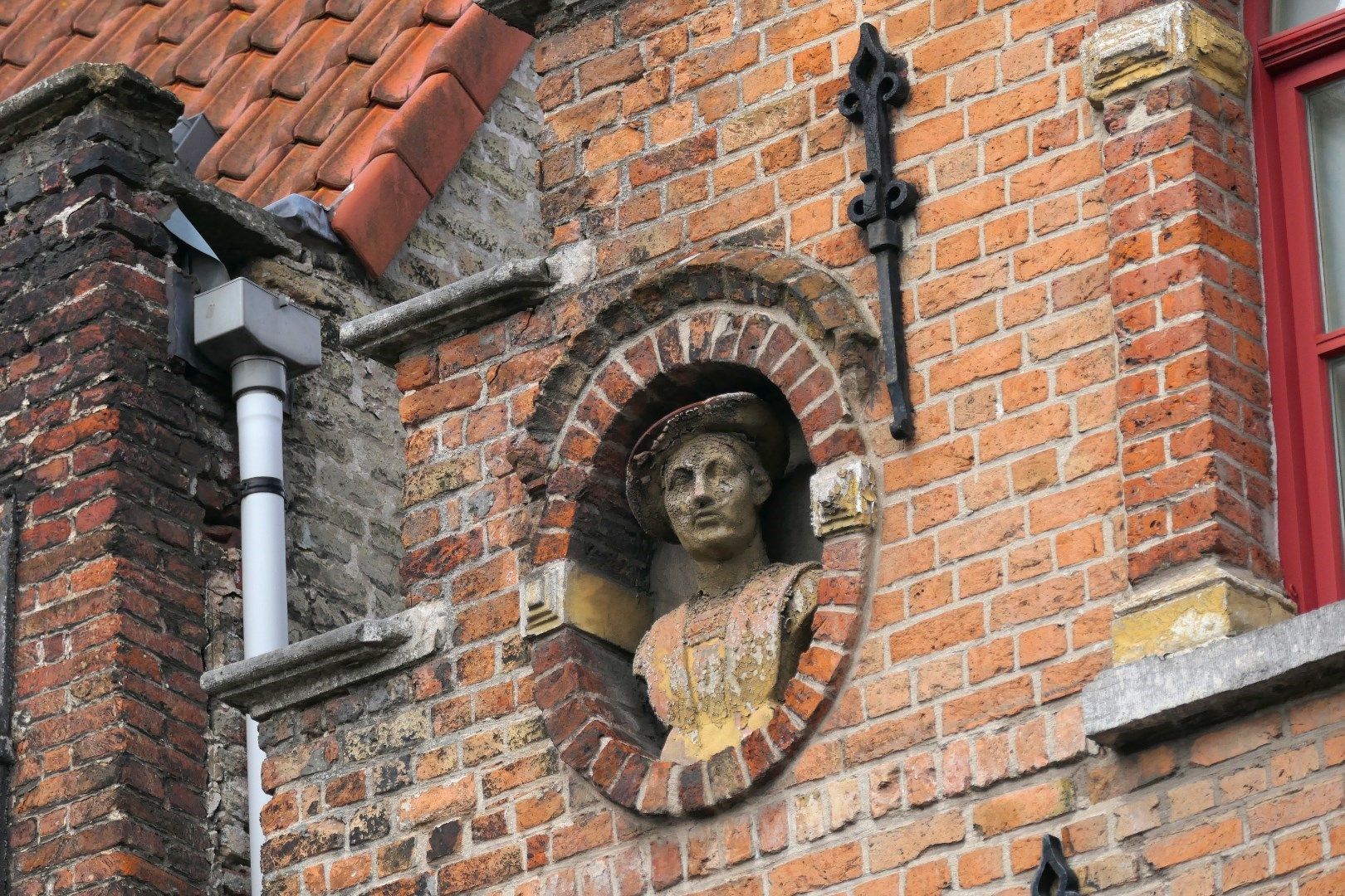 Karaktervol burgershuis gelegen aan de St-Jakobskerk in de historische stadskern  foto 25