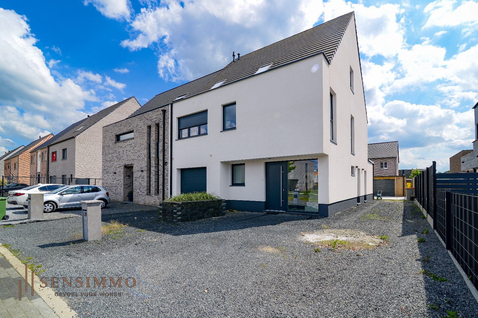 Moderne half open bebouwing in Maasmechelen met 5 slaapkamers foto 1